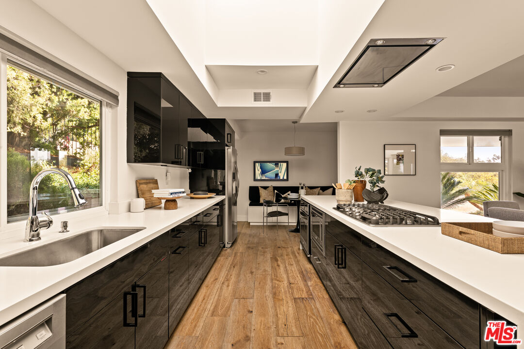 Los Angeles, California, 90027, United States, 4 Bedrooms Bedrooms, ,2 BathroomsBathrooms,Residential,For Sale,1989573