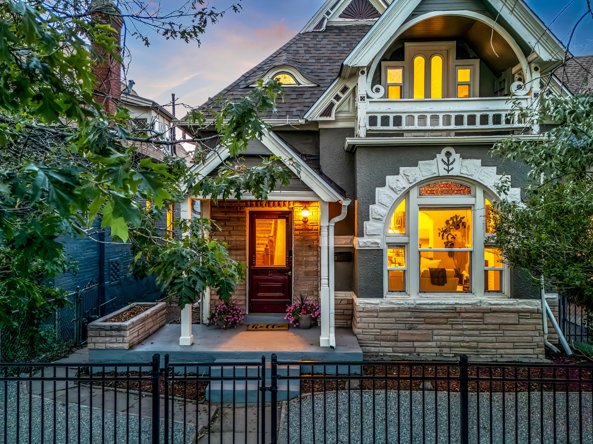  Step into this charming 1889 Victorian home - 物件實景