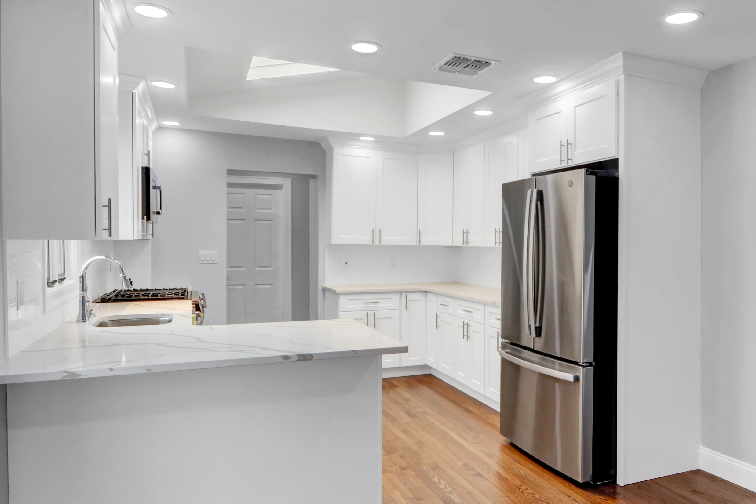 West Islip, New York, 11795, United States, 3 Bedrooms Bedrooms, ,2 BathroomsBathrooms,Residential,For Sale,1920311