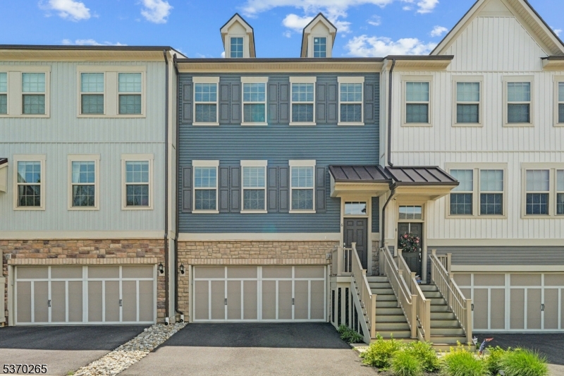 Warren Twp., New Jersey, 07059, United States, 4 Bedrooms Bedrooms, ,4 BathroomsBathrooms,Residential,For Sale,1940451