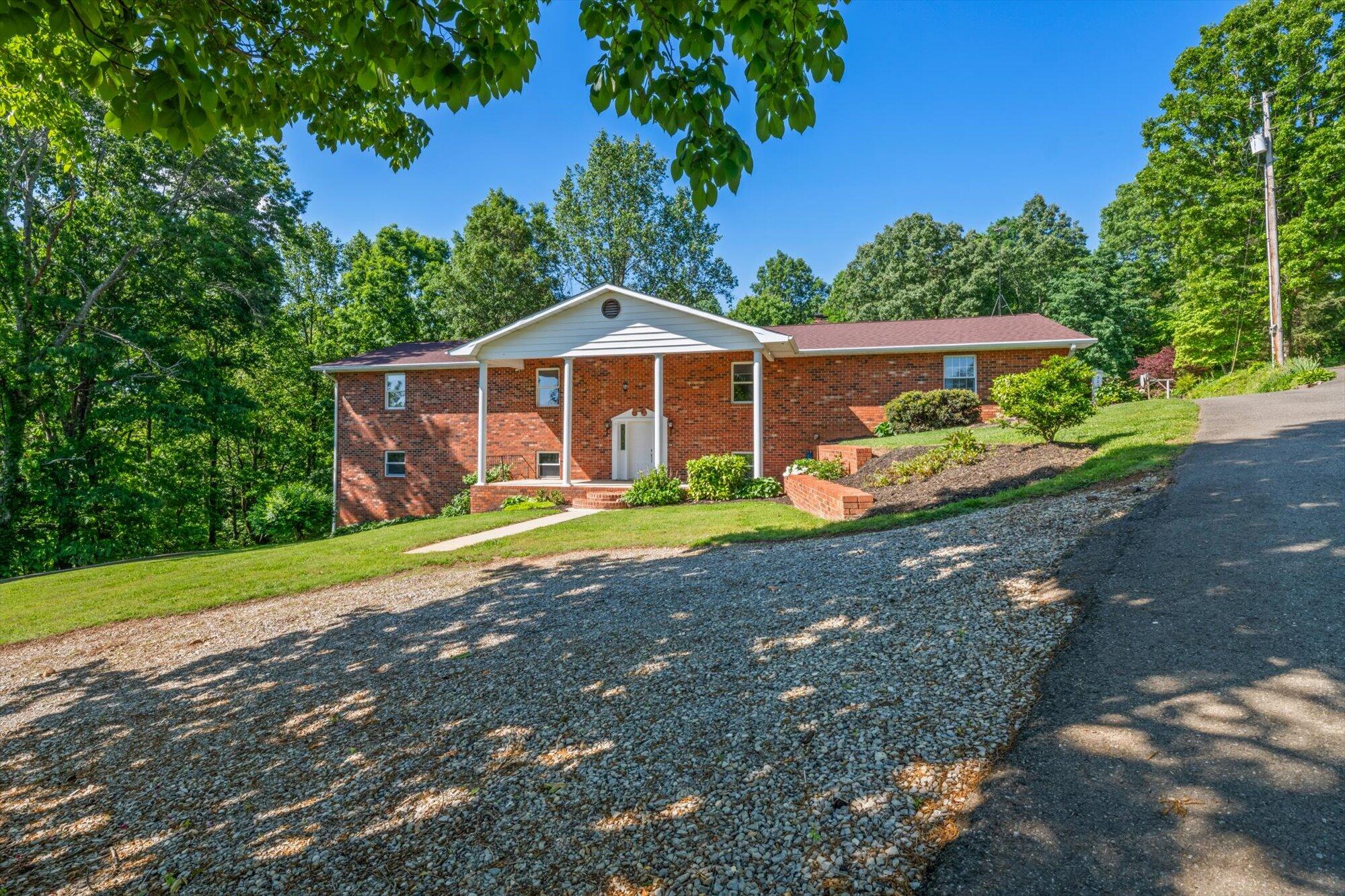 Athens, Tennessee, 37303, United States, 4 Bedrooms Bedrooms, ,3 BathroomsBathrooms,Residential,For Sale,1983022