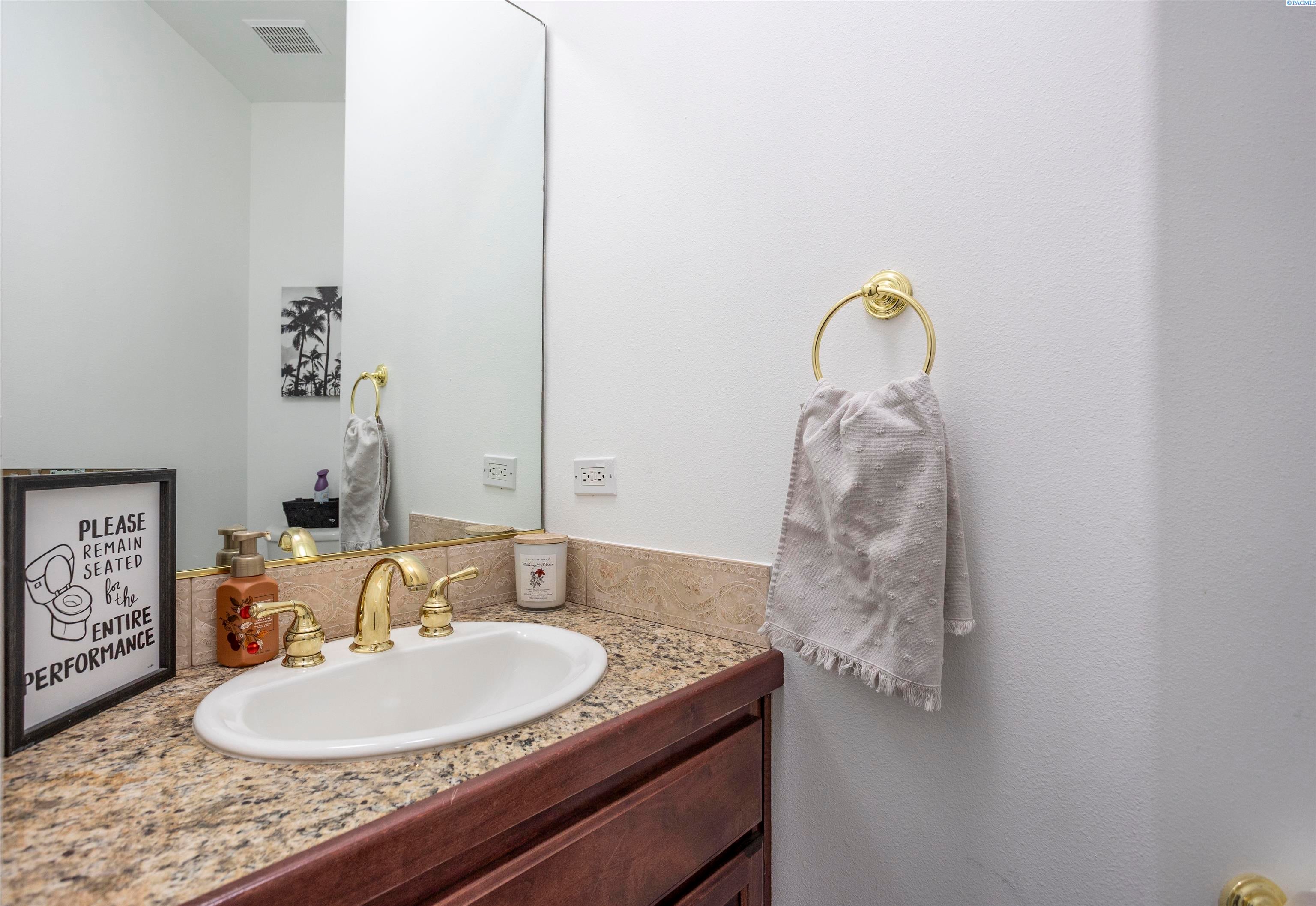 Richland, Washington, 99352, United States, 4 Bedrooms Bedrooms, ,4 BathroomsBathrooms,Residential,For Sale,1977070