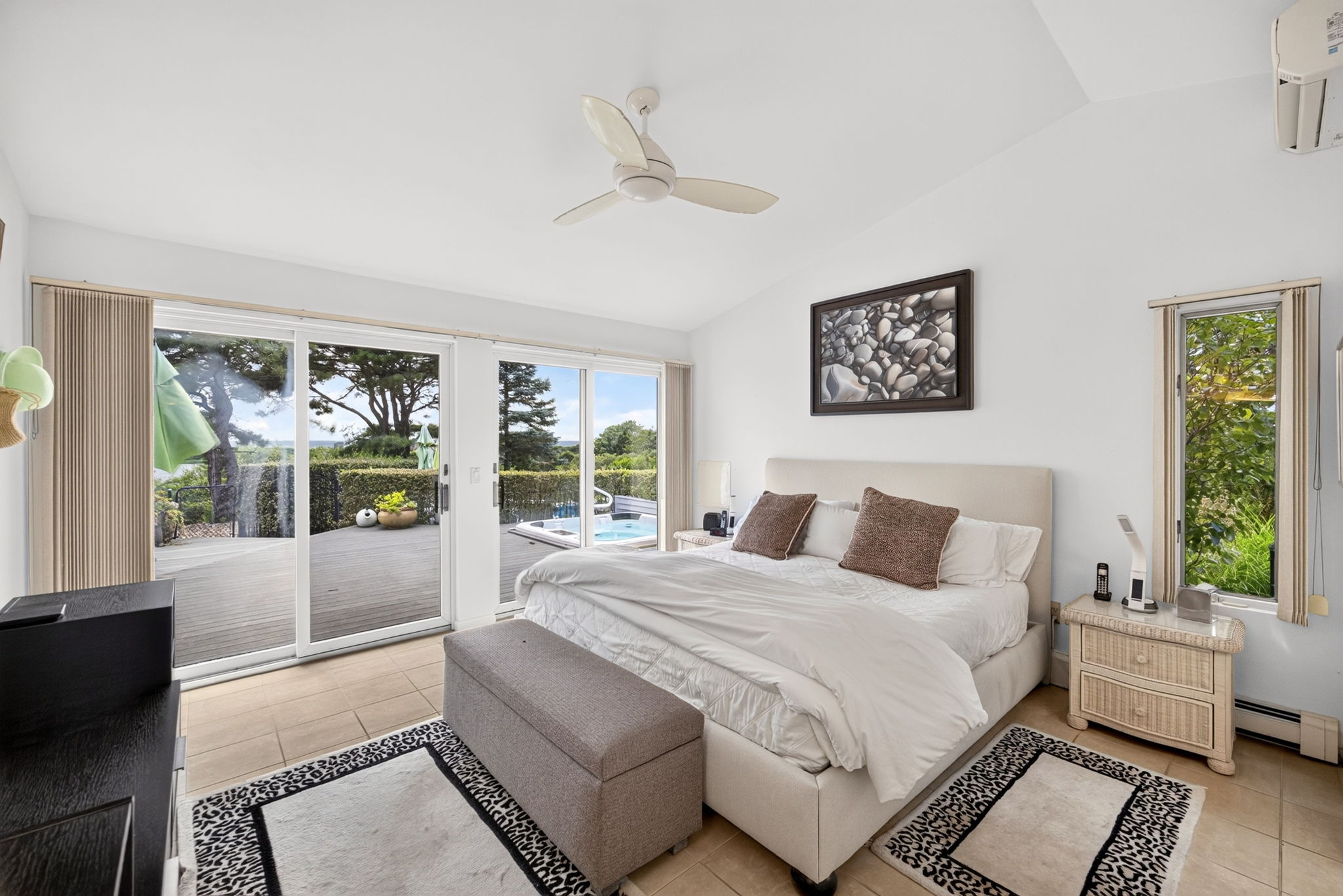  Five-Bedroom Contemporary with Bay Views, Pool & Private Beach Access - 物件實景