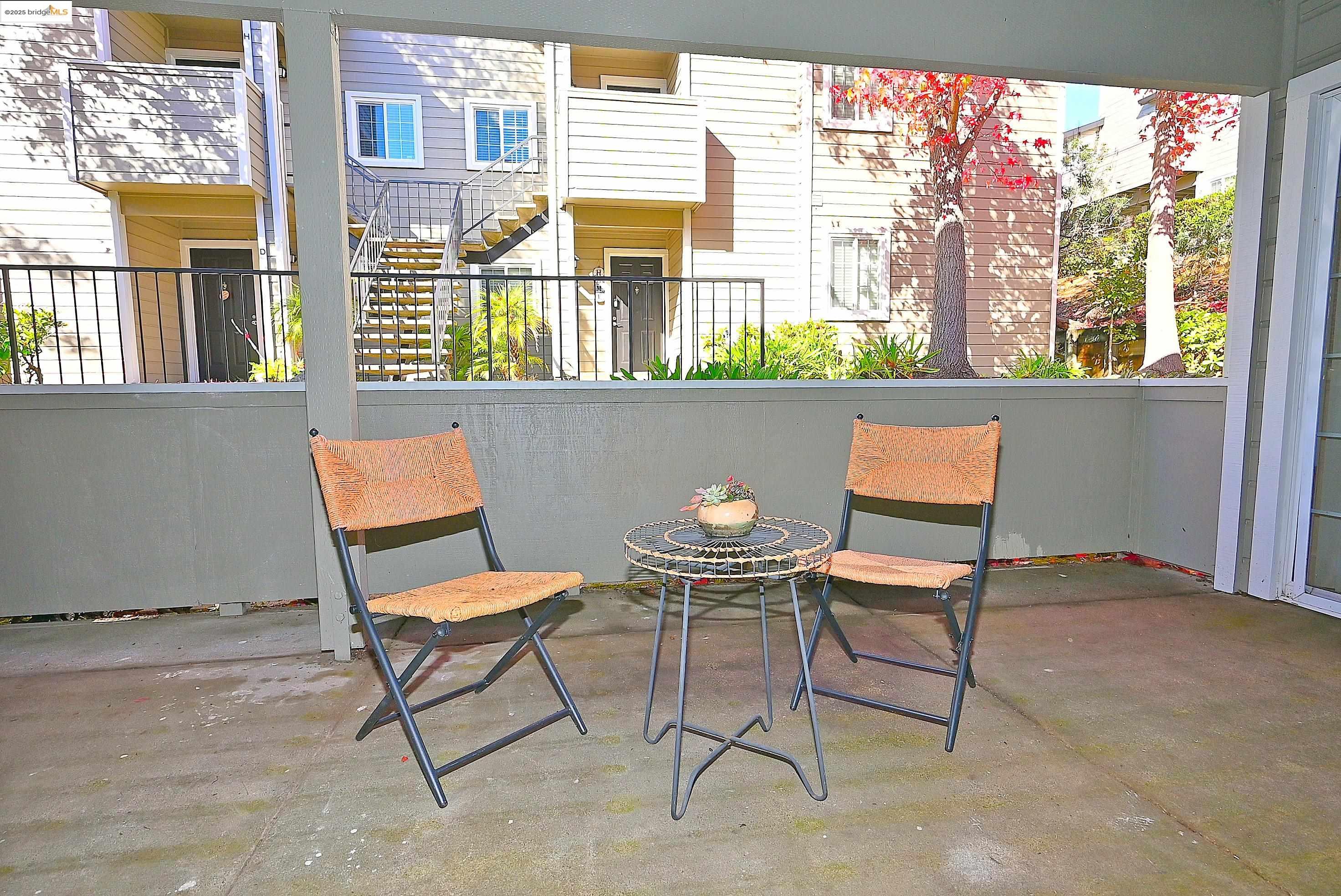 Oakland, California, 94605, United States, 2 Bedrooms Bedrooms, ,2 BathroomsBathrooms,Residential,For Sale,2000810