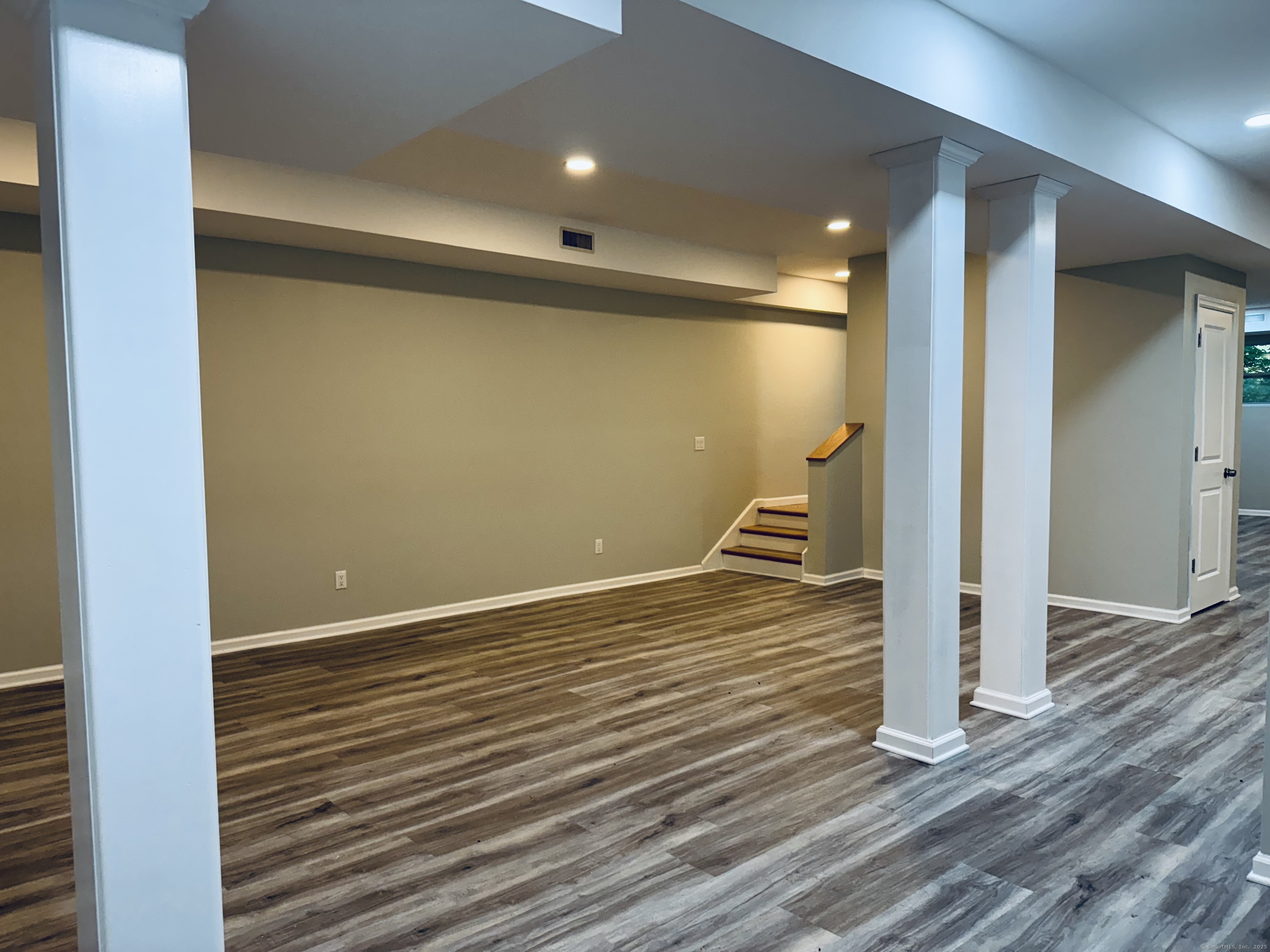 Newtown, Connecticut, 06482, United States, 4 Bedrooms Bedrooms, ,4 BathroomsBathrooms,Residential,For Sale,1917666