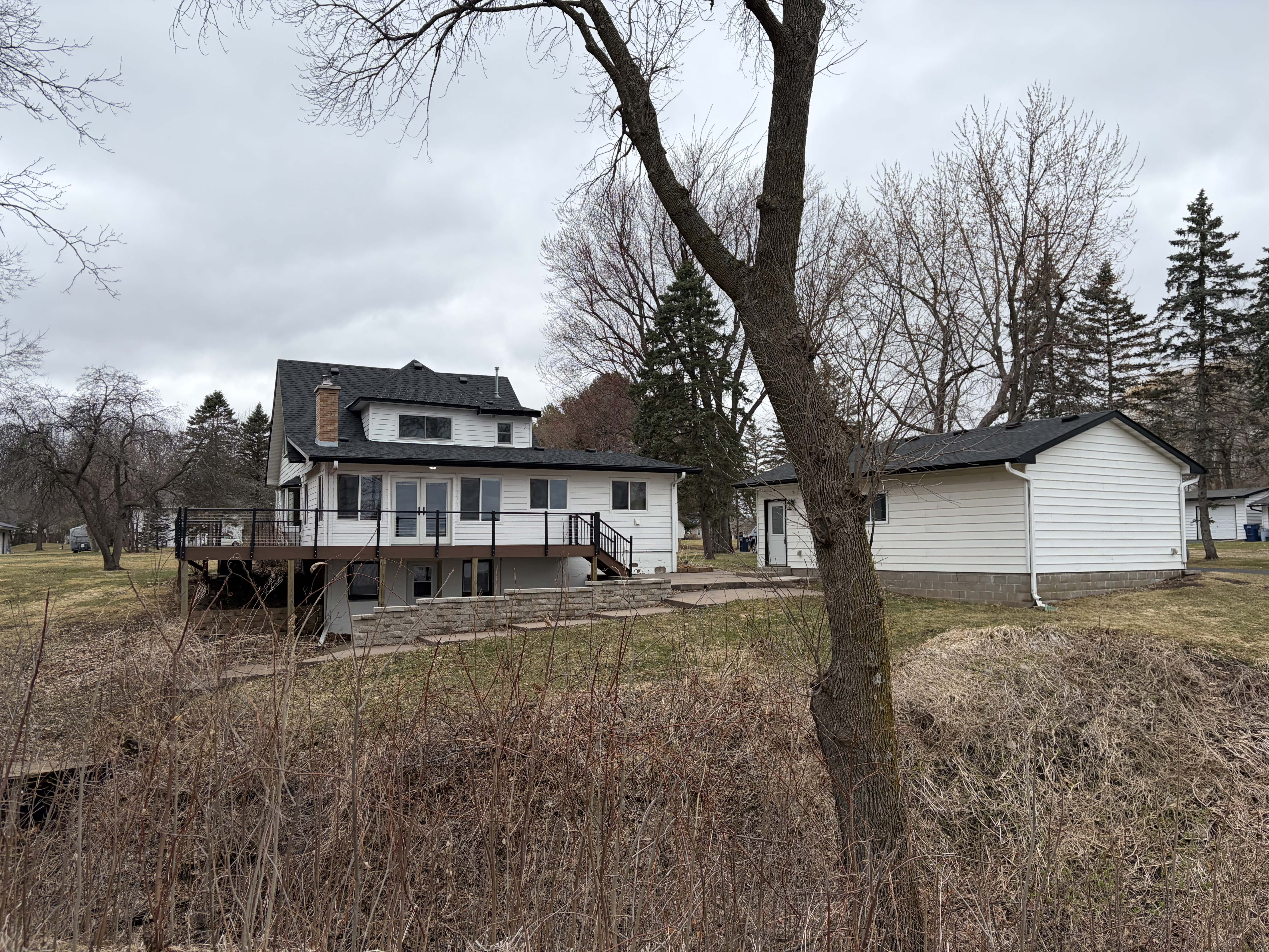  Serene Lake Home with Expansive Acreage - 物件實景