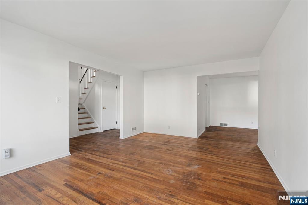 Midland Park, New Jersey, 07432, United States, 3 Bedrooms Bedrooms, ,2 BathroomsBathrooms,Residential,For Sale,1989526