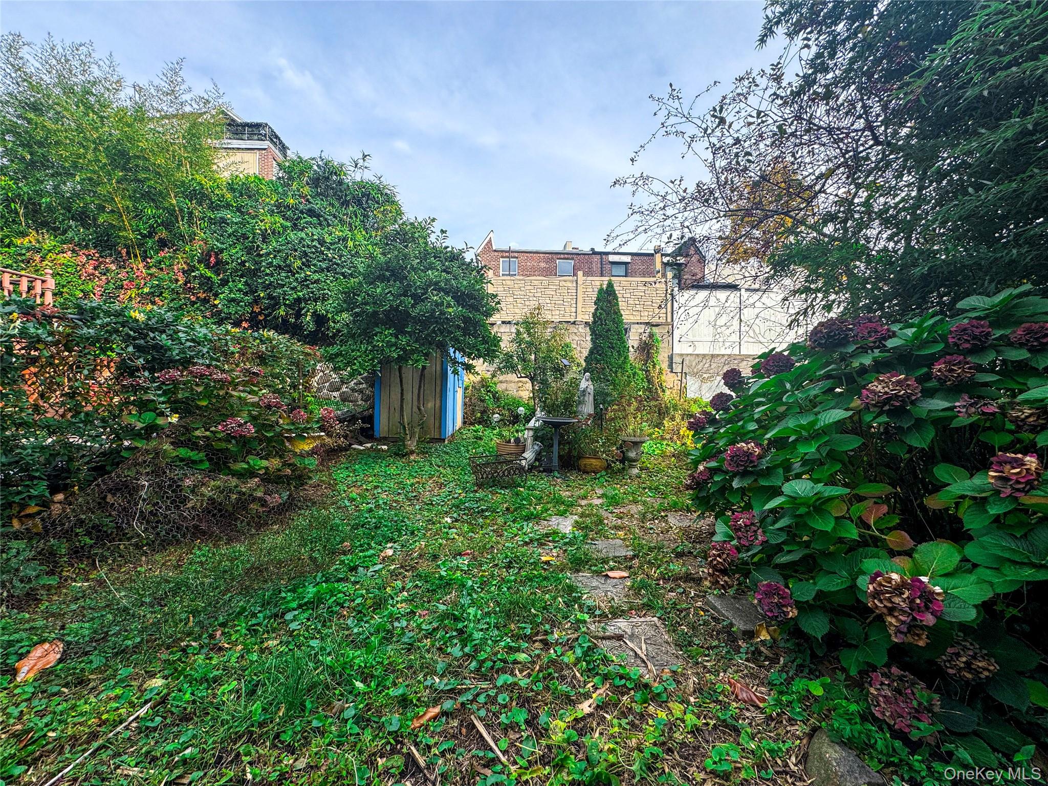 Bronx, New York, 10469, United States, 3 Bedrooms Bedrooms, ,2 BathroomsBathrooms,Residential,For Sale,1985762