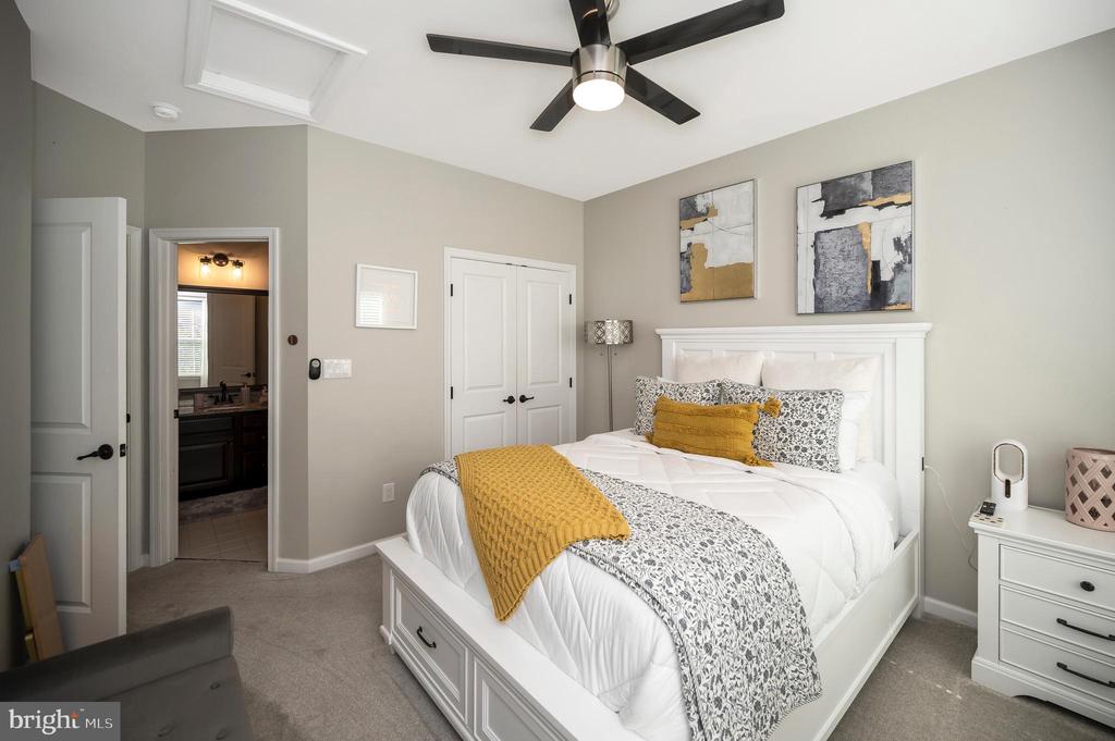 Fredericksburg, Virginia, 22406, United States, 5 Bedrooms Bedrooms, ,6 BathroomsBathrooms,Residential,For Sale,1981857