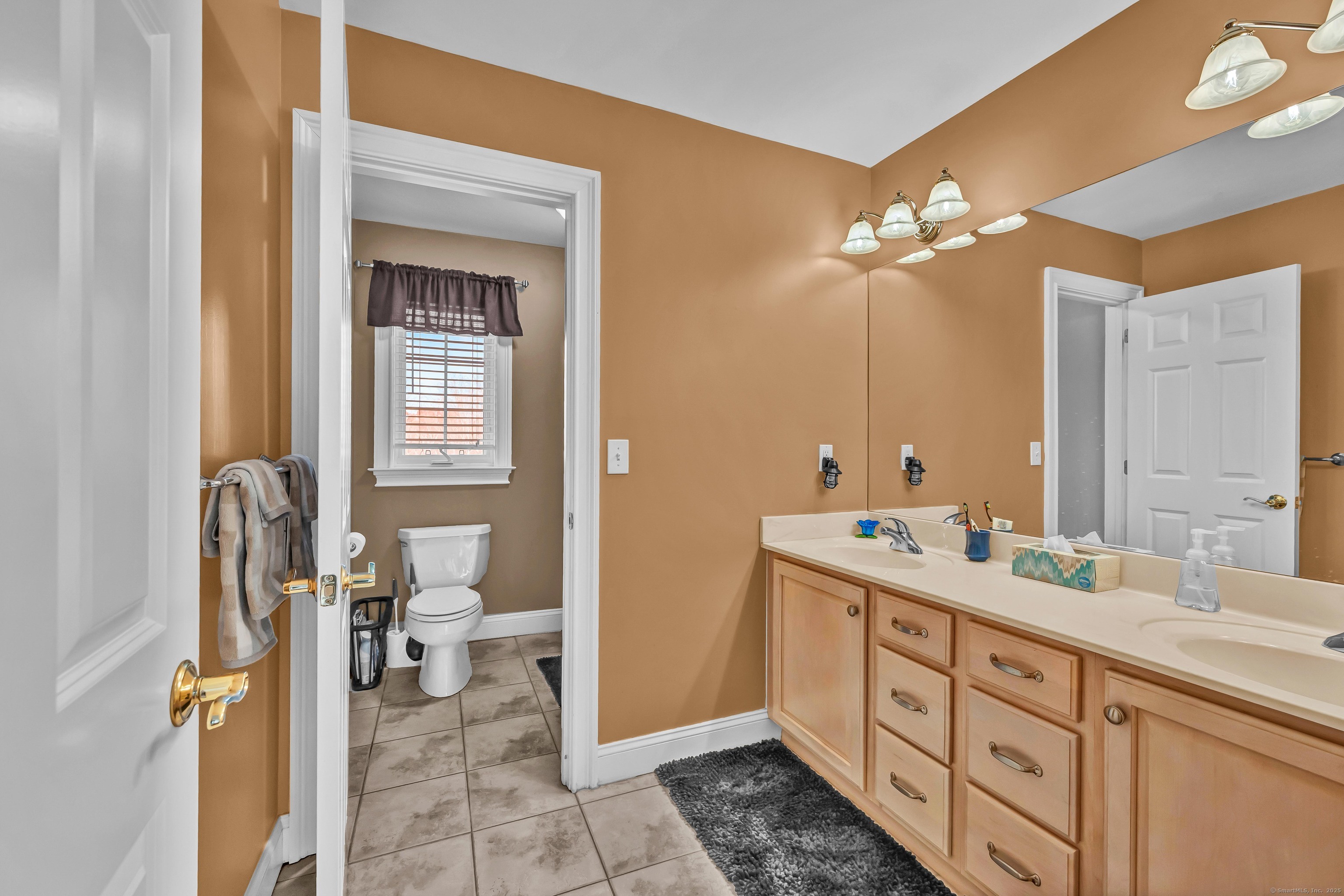 New Milford, Connecticut, 06776, United States, 4 Bedrooms Bedrooms, ,4 BathroomsBathrooms,Residential,For Sale,1987689