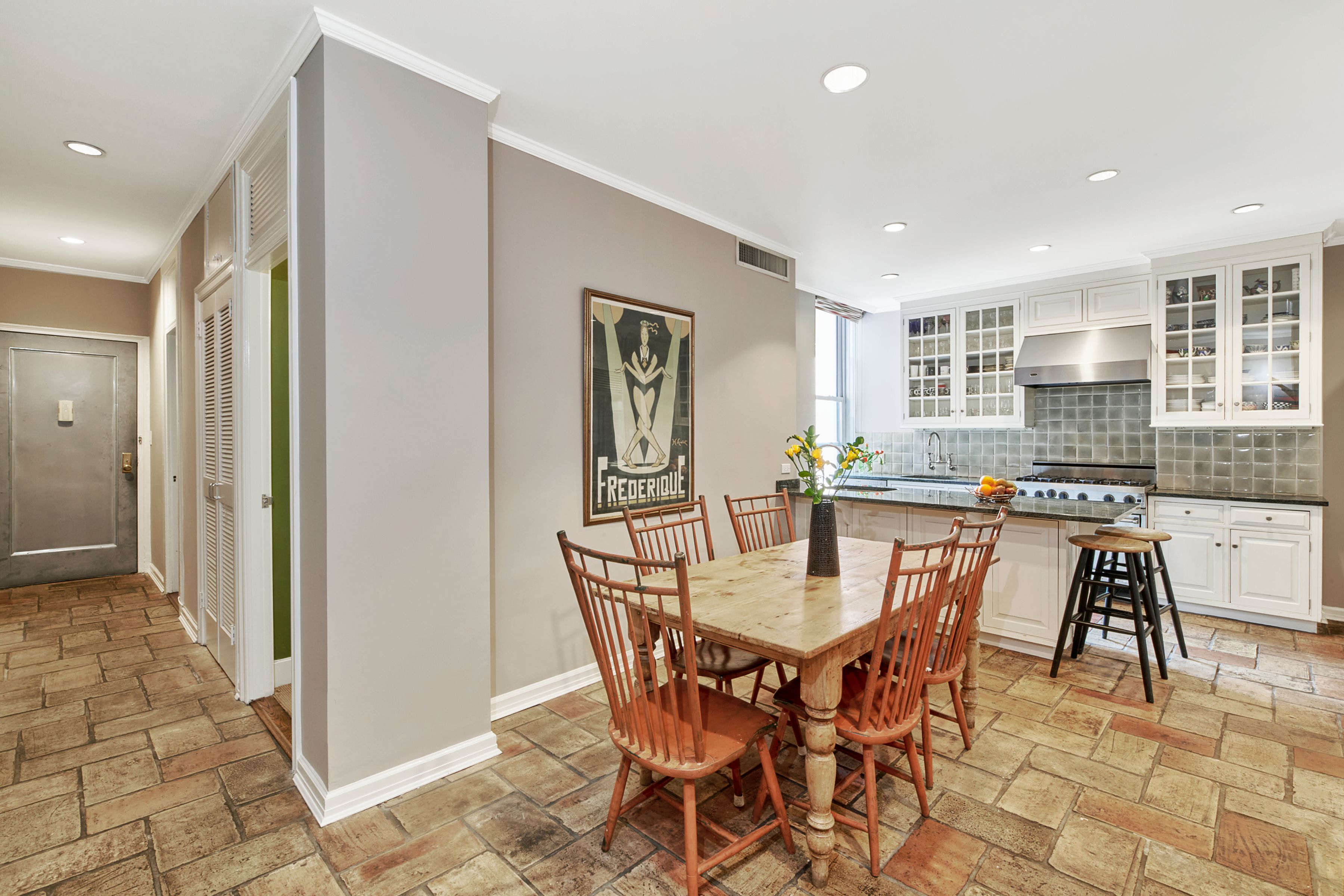  Fabulous Prewar Classic 9-Room Home - 物件實景