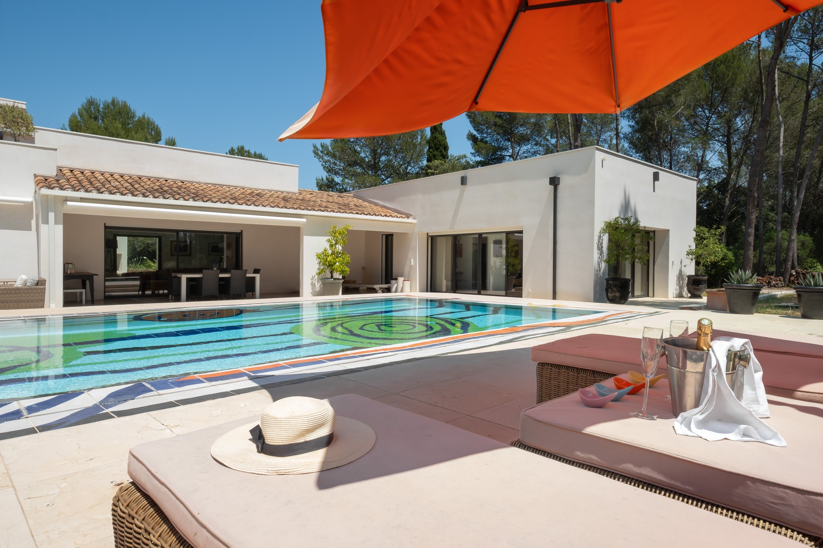  Exceptional property with designer villa, 13,000 m² grounds and rare features - 物件實景