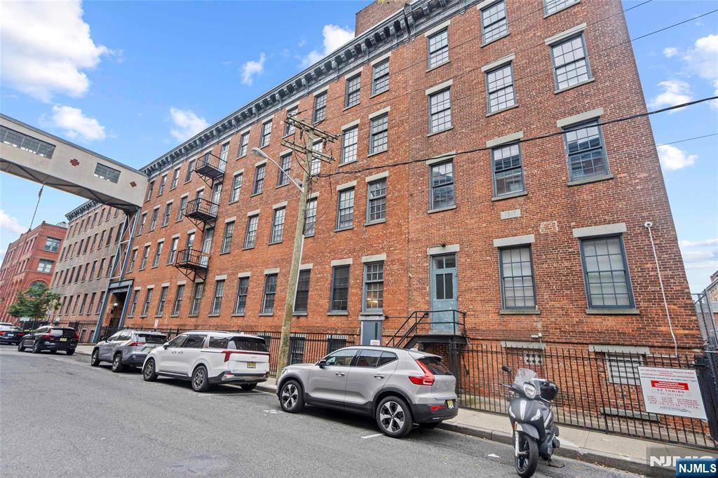 Jersey City, New Jersey, 07302, United States, 2 Bedrooms Bedrooms, ,2 BathroomsBathrooms,Residential,For Sale,1927201