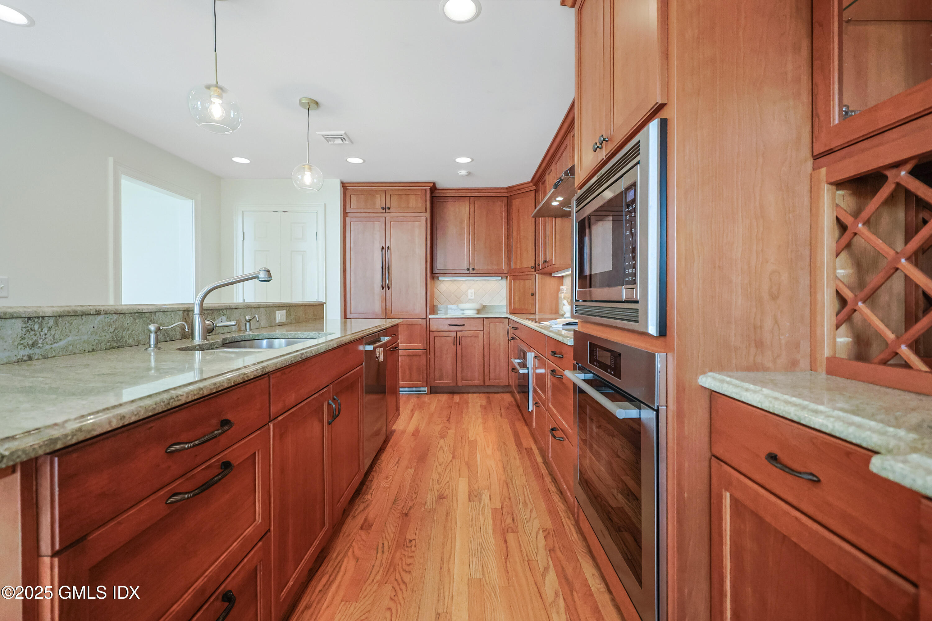 Old Greenwich, Connecticut, 06870, United States, 4 Bedrooms Bedrooms, ,5 BathroomsBathrooms,Residential,For Sale,1821609