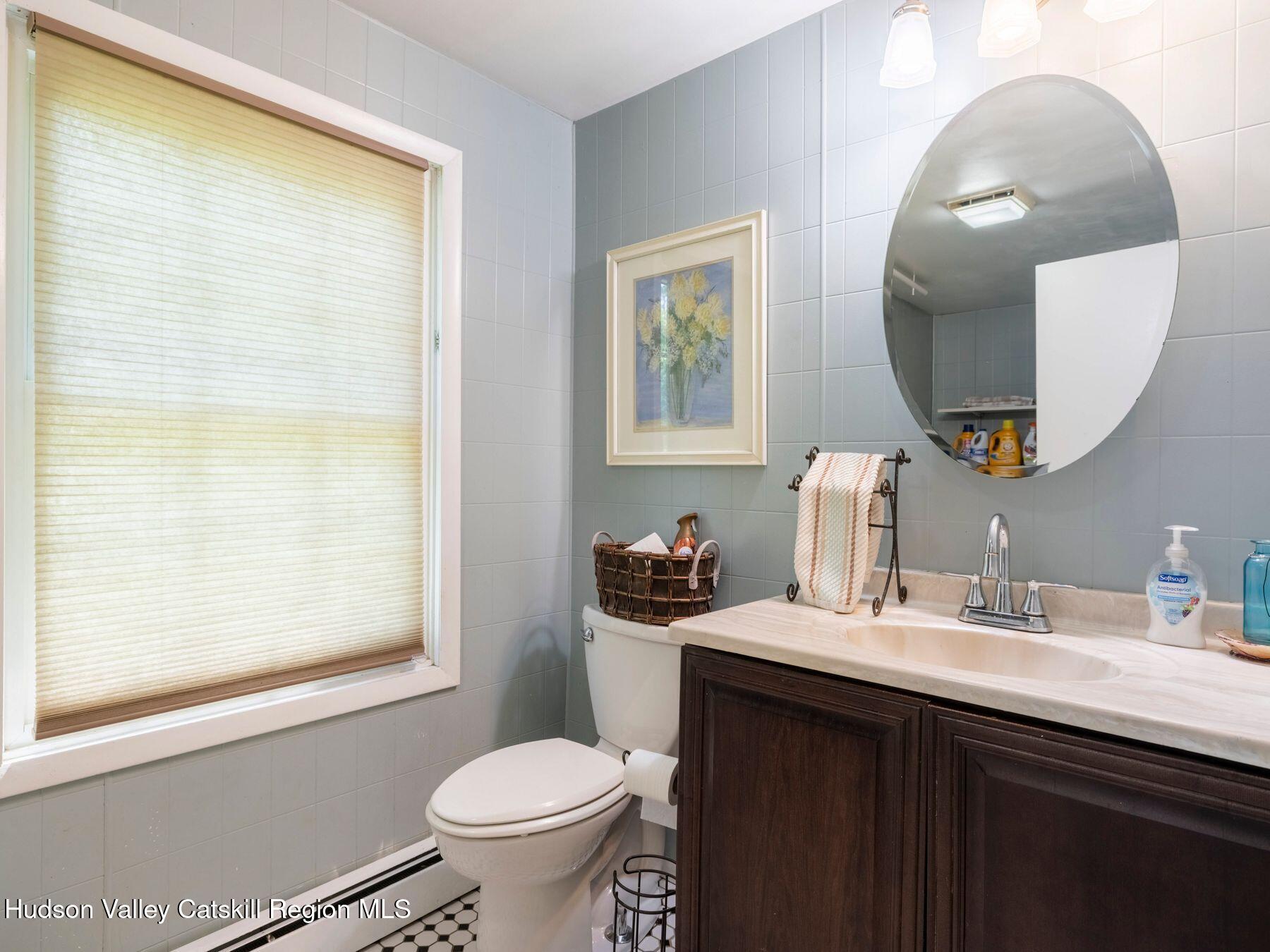 New Paltz, New York, 12561, United States, 4 Bedrooms Bedrooms, ,3 BathroomsBathrooms,Residential,For Sale,1849625