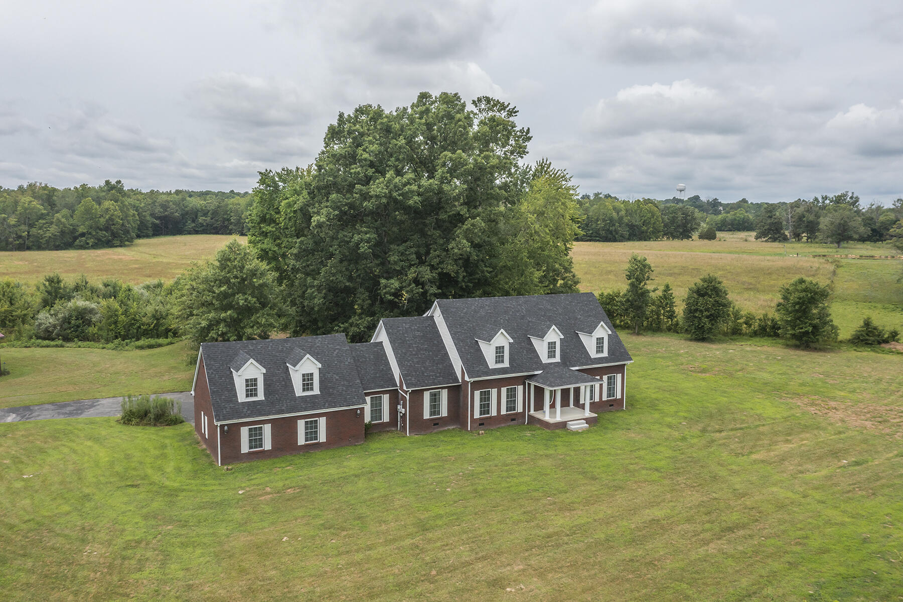 Jeffersonville, Kentucky, 40337, United States, 5 Bedrooms Bedrooms, ,4 BathroomsBathrooms,Residential,For Sale,1989610