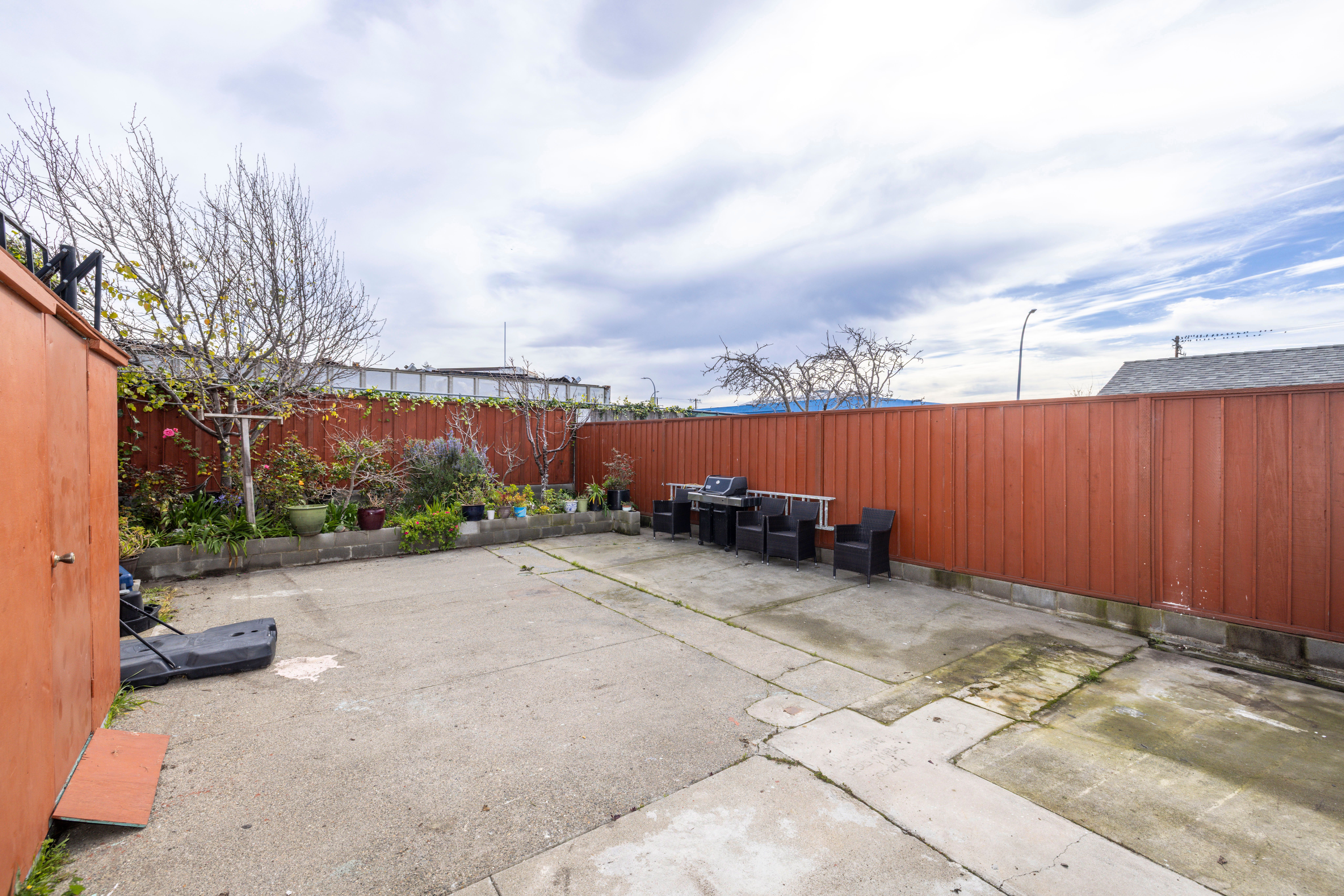  Spacious Two-Level Home with Large Backyard - 物件實景