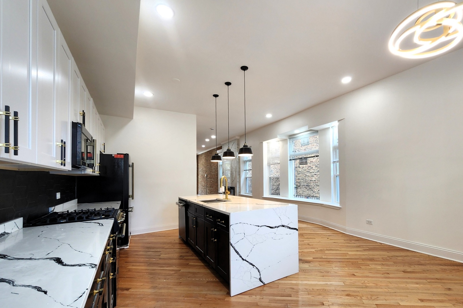 Chicago, Illinois, 60637, United States, 4 Bedrooms Bedrooms, ,4 BathroomsBathrooms,Residential,For Sale,1987996