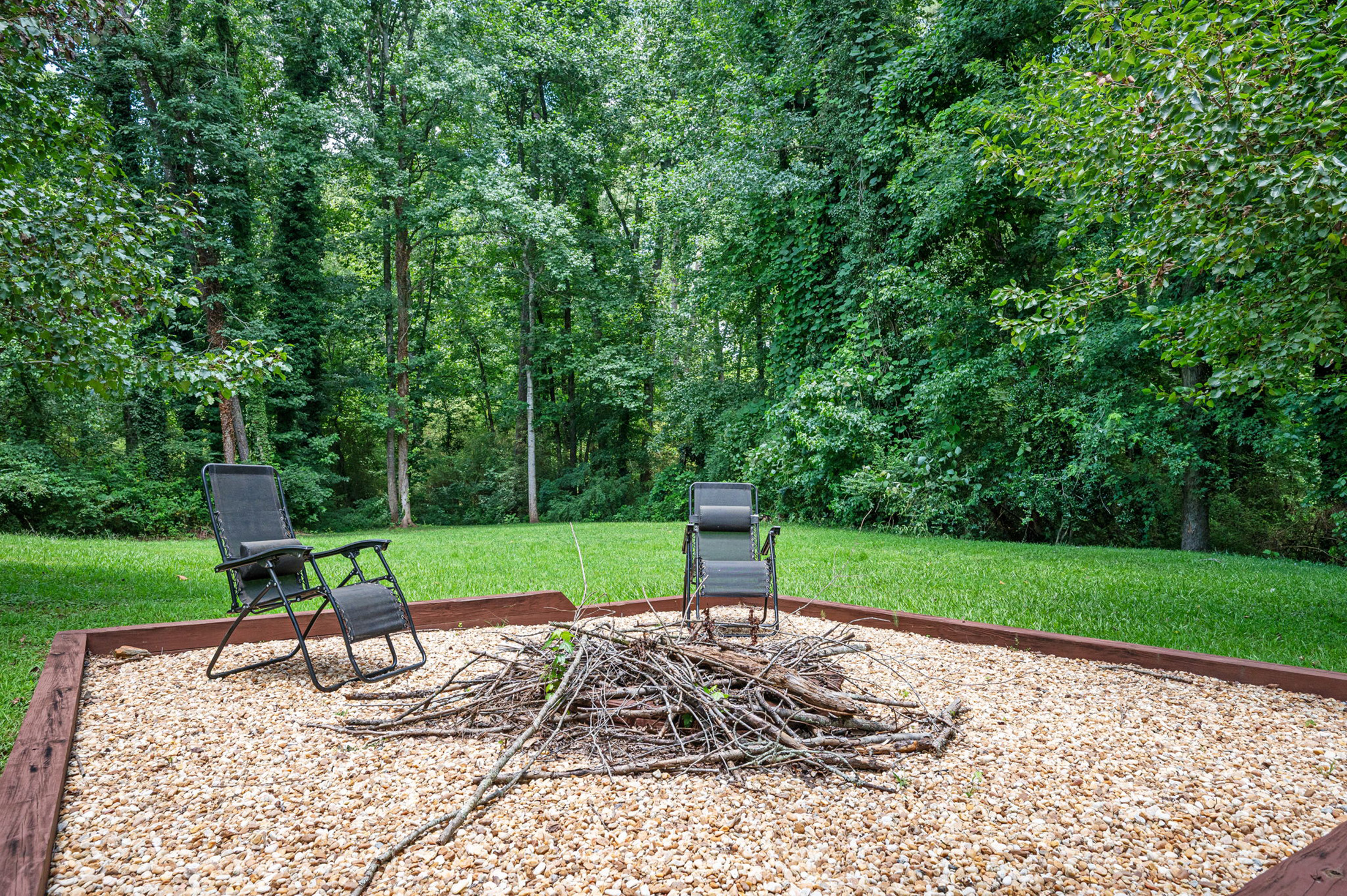 Exceptional Home Nestled on 0.83+/- Acre Picturesque Corner Lot - 物件實景