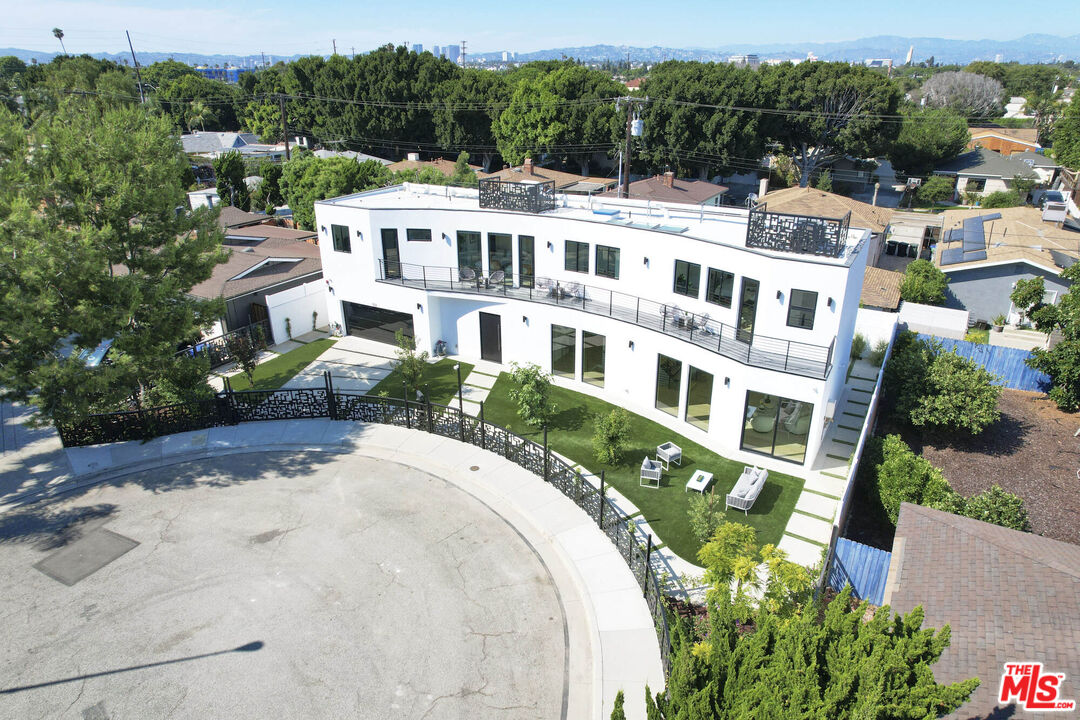 Culver City, California, 90230, United States, 4 Bedrooms Bedrooms, ,7 BathroomsBathrooms,Residential,For Sale,1804248