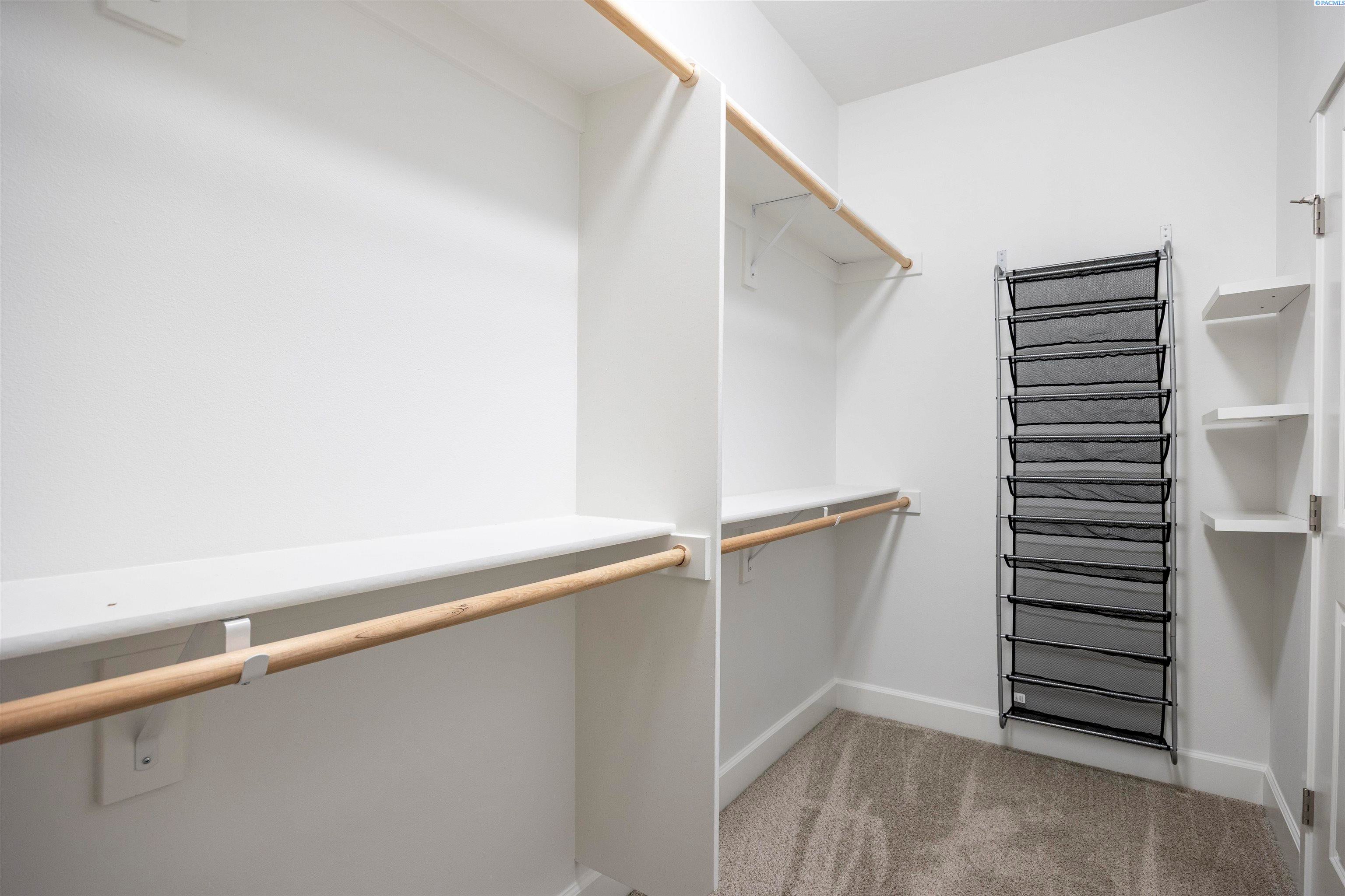 Pasco, Washington, 99301, United States, 4 Bedrooms Bedrooms, ,2 BathroomsBathrooms,Residential,For Sale,1978542