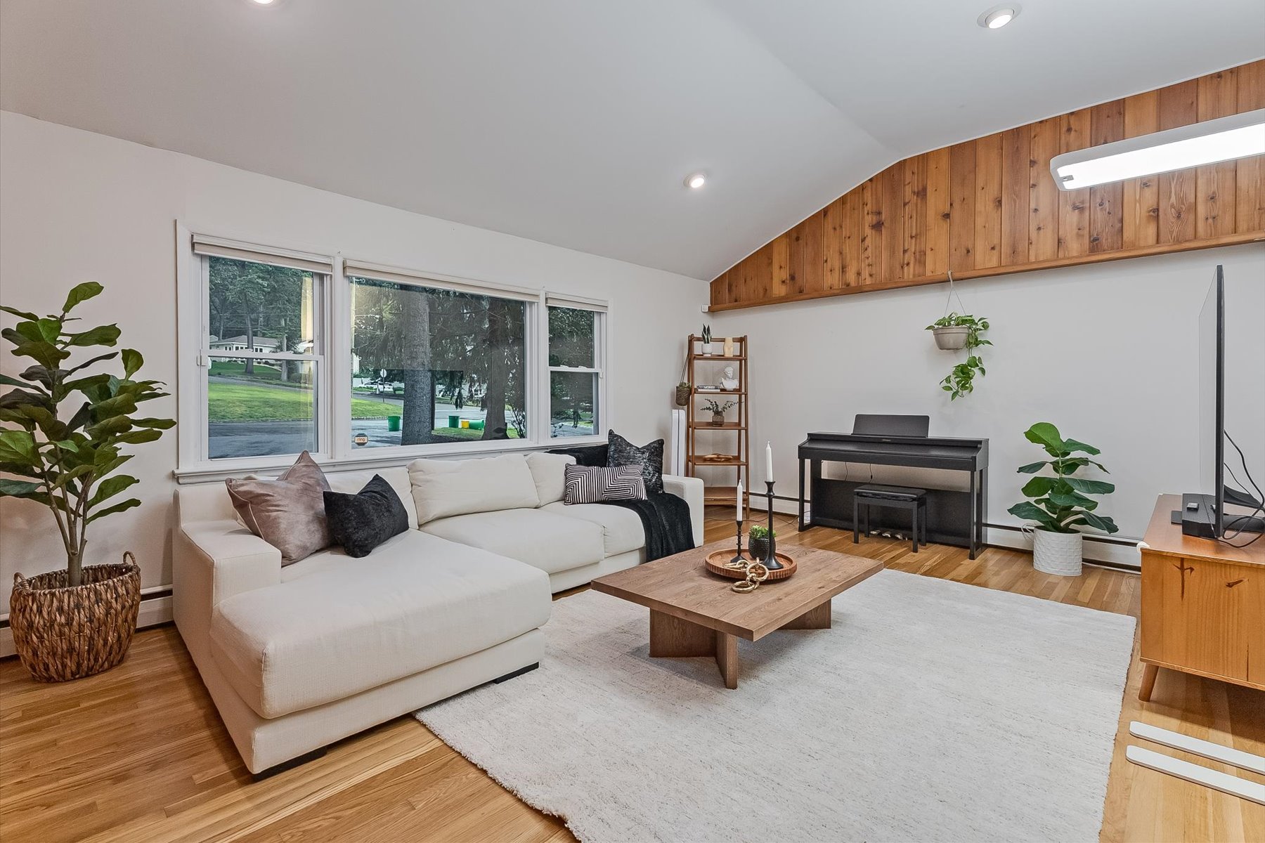  Modern Comforts - Inviting Living Spaces - Prime Location - 物件實景