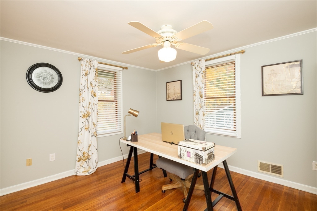 Middleton, Massachusetts, 01949, United States, 3 Bedrooms Bedrooms, ,1 BathroomBathrooms,Residential,For Sale,1982114