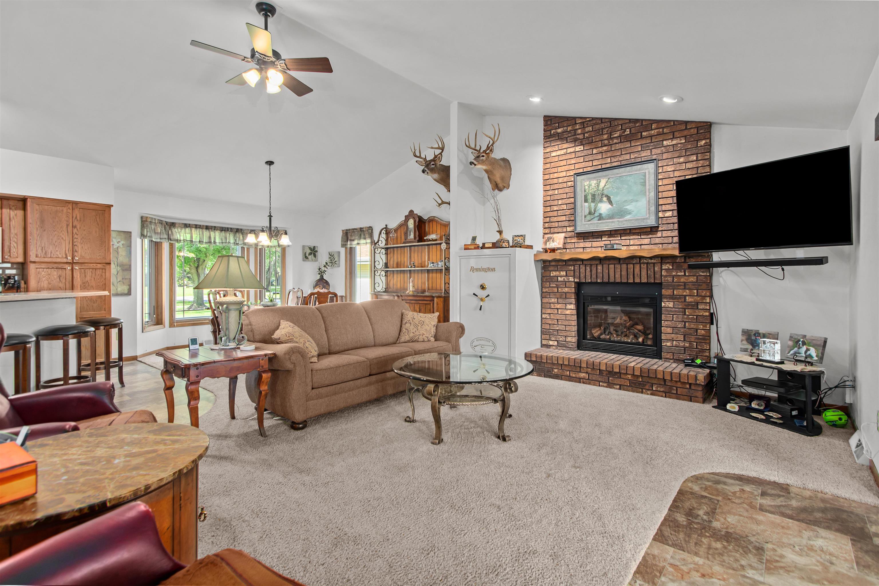 WINNECONNE, Wisconsin, 54986, United States, 2 Bedrooms Bedrooms, ,2 BathroomsBathrooms,Residential,For Sale,1926220