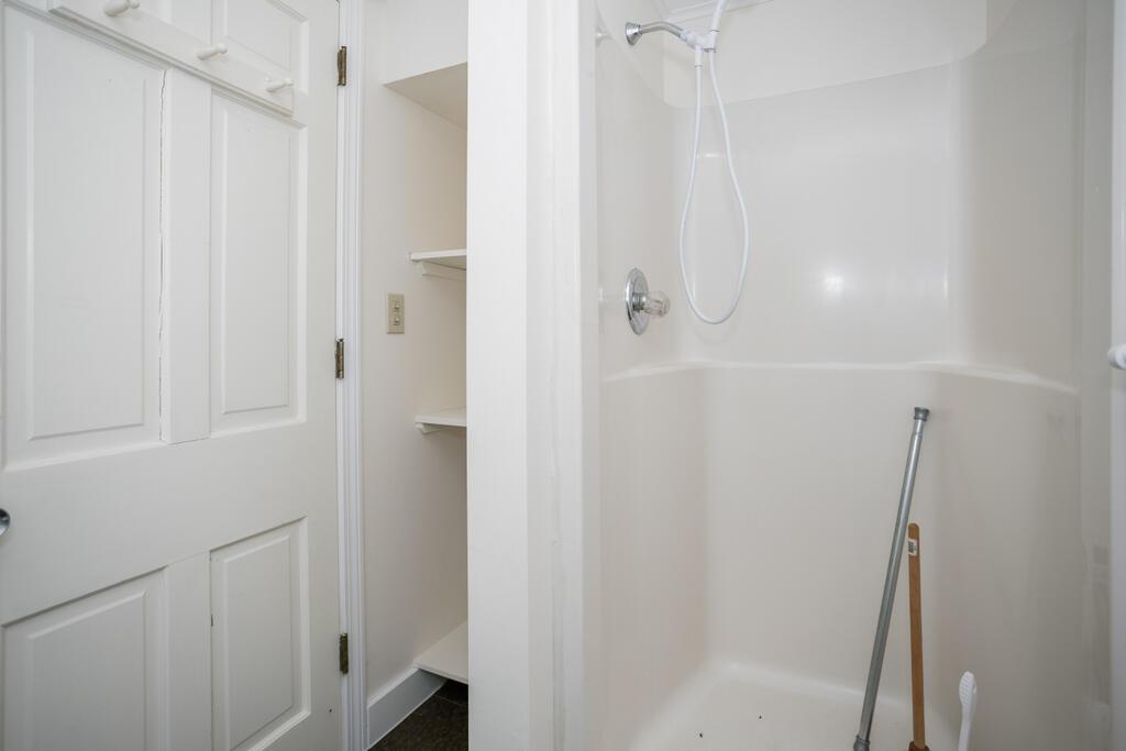 Farmington, Maine, 04938, United States, 5 Bedrooms Bedrooms, ,3 BathroomsBathrooms,Residential,For Sale,1960728