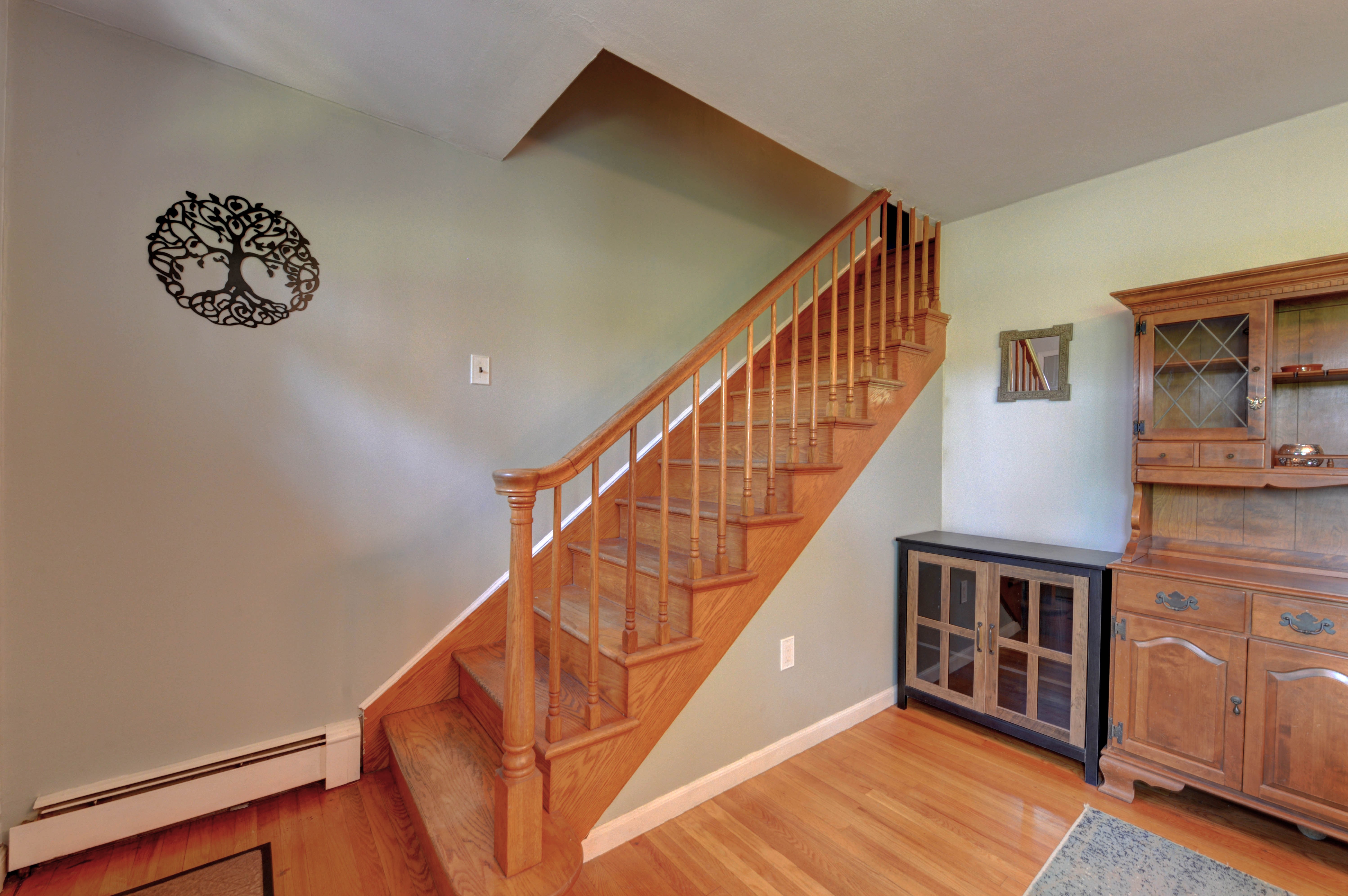 Mahwah, New Jersey, 07430, United States, 4 Bedrooms Bedrooms, ,2 BathroomsBathrooms,Residential,For Sale,1931403