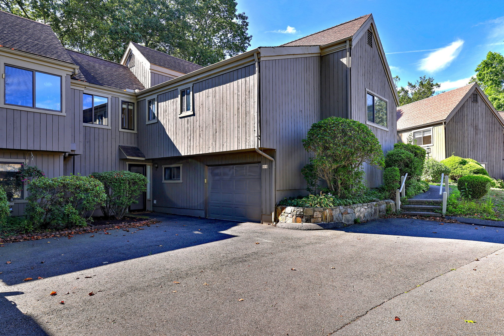 Stratford, Connecticut, 06614, United States, 1 Bedroom Bedrooms, ,3 BathroomsBathrooms,Residential,For Sale,1925931