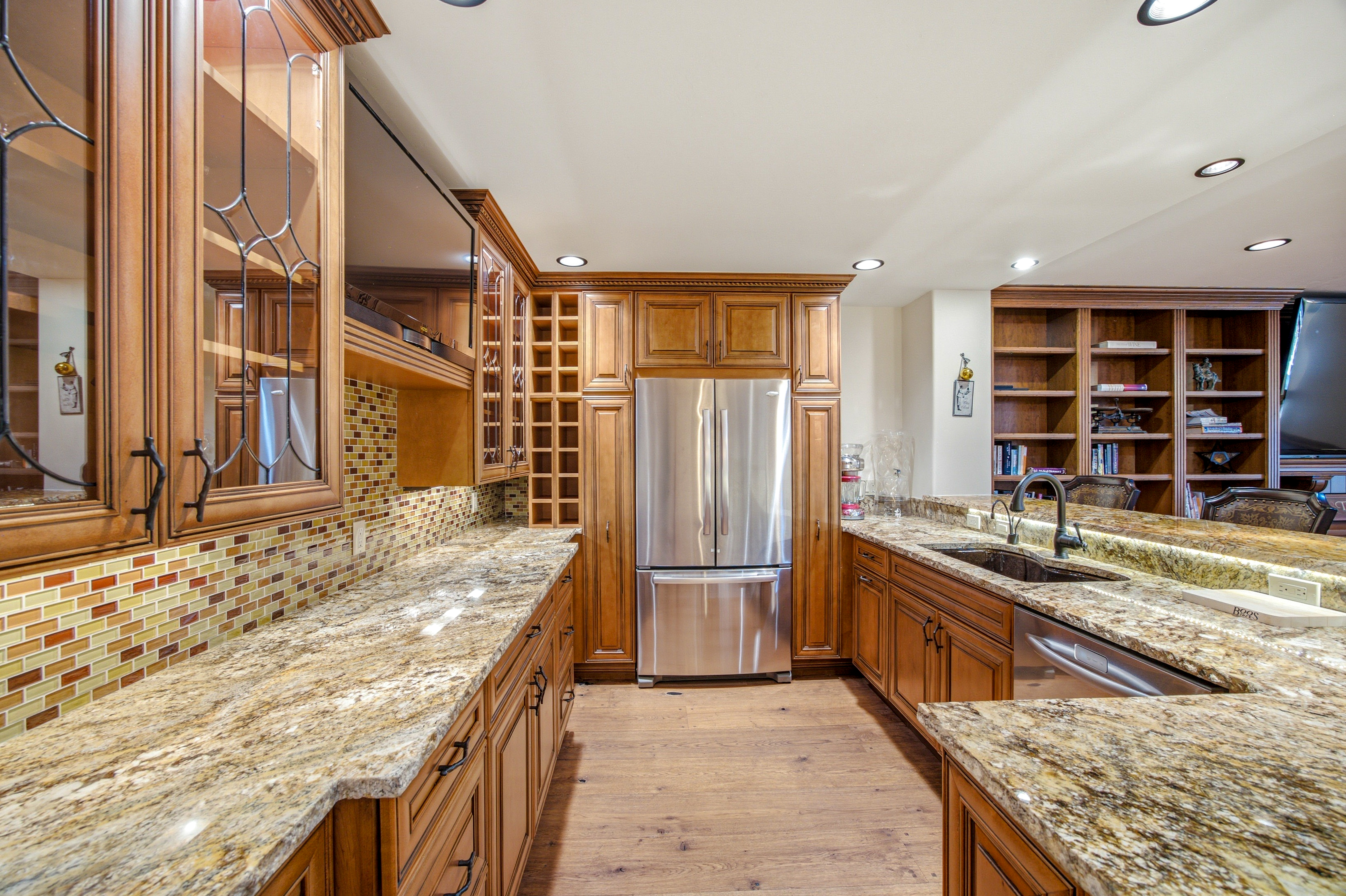  Custom-built, Single-family Home in the Exclusive Grand Traverse Neighborhood - 物件實景