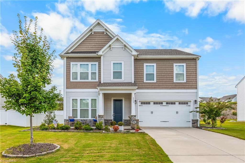 High Point, North Carolina, 27265, United States, 5 Bedrooms Bedrooms, ,4 BathroomsBathrooms,Residential,For Sale,1951573