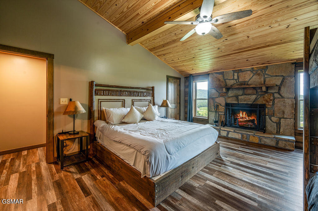 Sevierville, Tennessee, 37876, United States, 4 Bedrooms Bedrooms, ,6 BathroomsBathrooms,Residential,For Sale,2008845