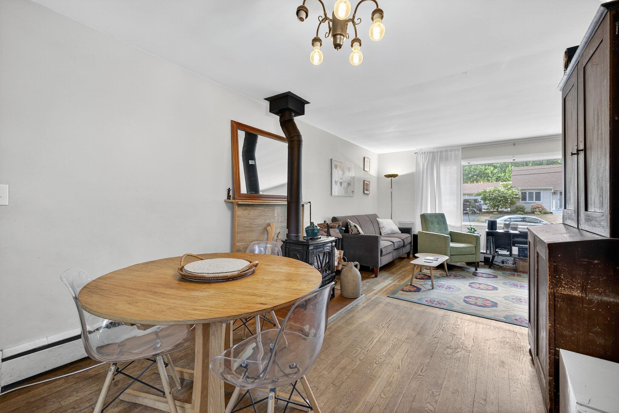 Portsmouth, New Hampshire, 03801, United States, 3 Bedrooms Bedrooms, ,1 BathroomBathrooms,Residential,For Sale,1934652
