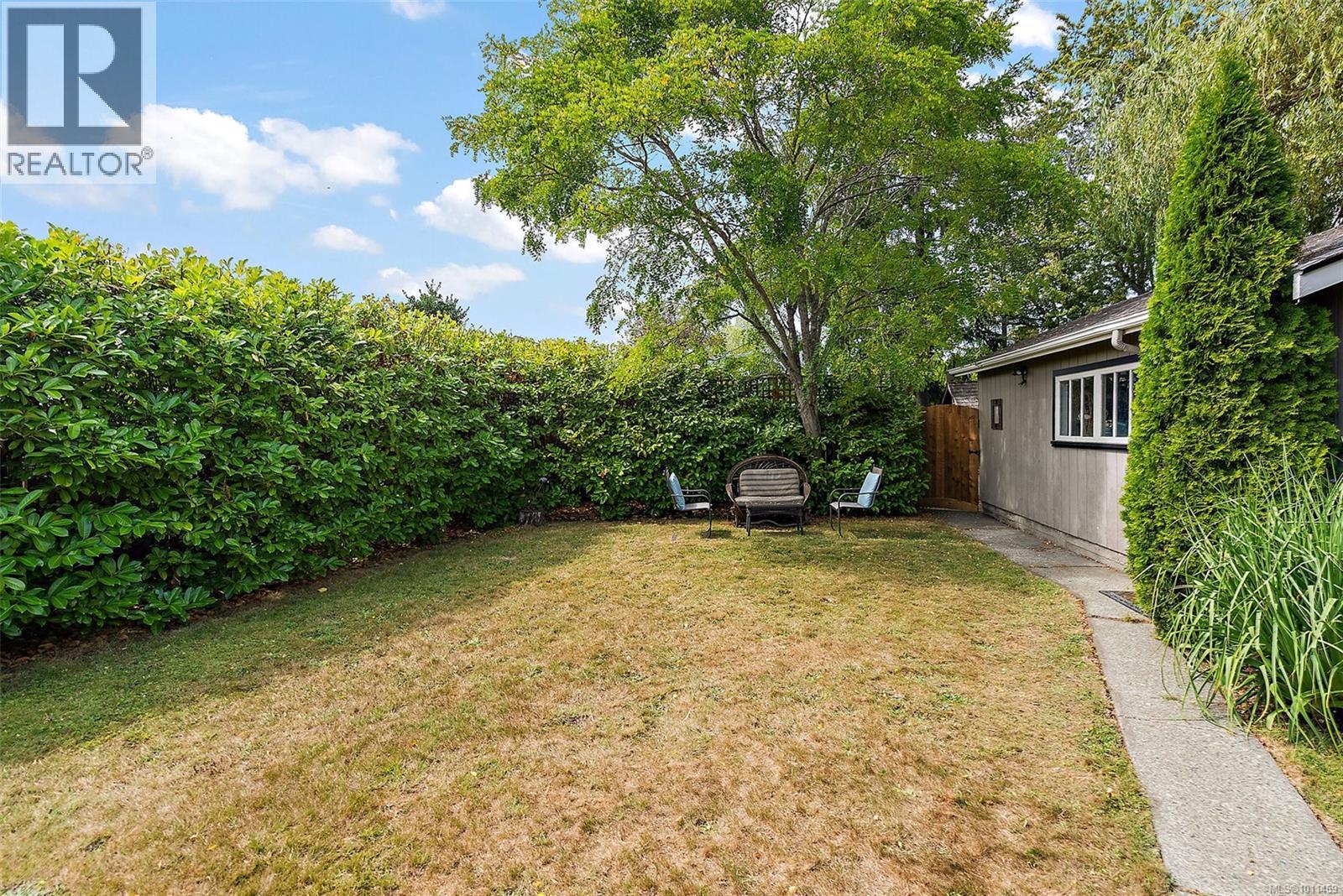 OAK BAY, British Columbia, V8R 5L1, CA, 3 Bedrooms Bedrooms, ,1 BathroomBathrooms,Residential,For Sale,1949750