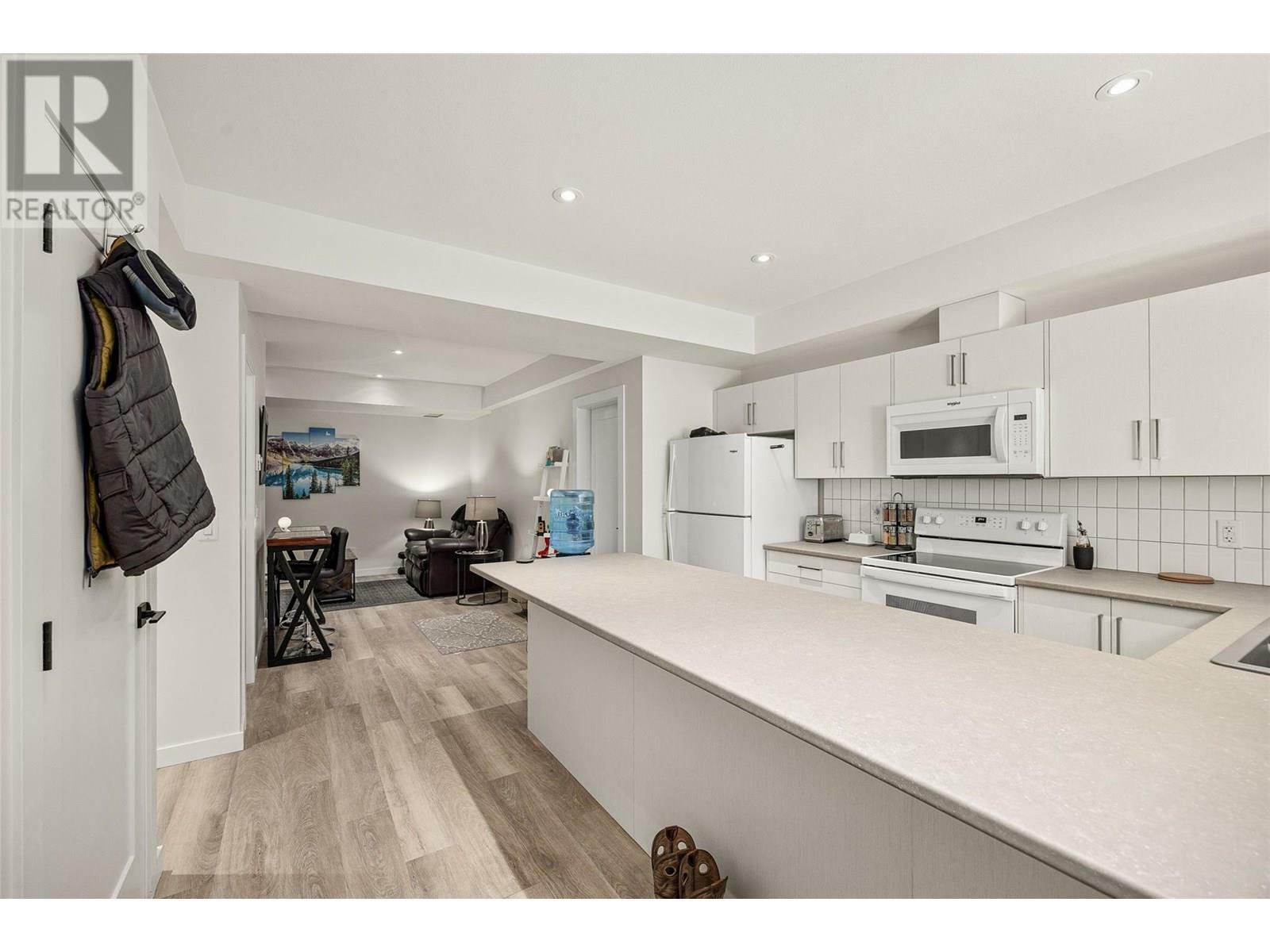 KELOWNA, British Columbia, V1V 0C9, CA, 5 Bedrooms Bedrooms, ,4 BathroomsBathrooms,Residential,For Sale,1875451