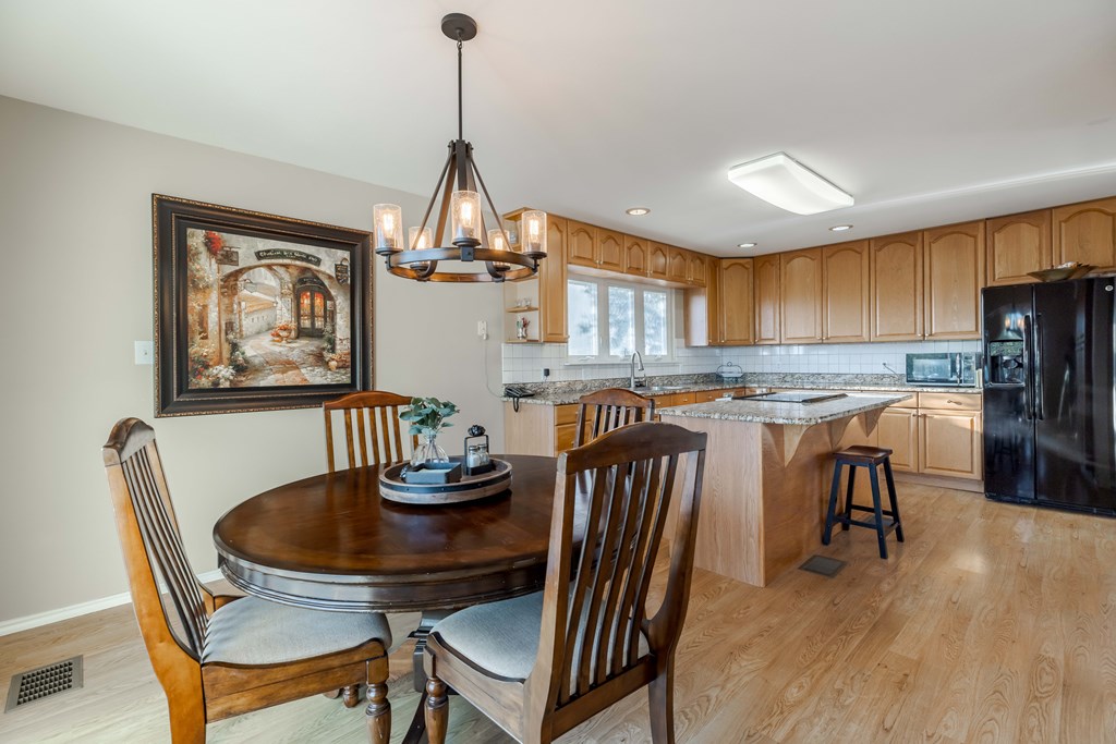 Kerrville, Texas, 78028, United States, 4 Bedrooms Bedrooms, ,4 BathroomsBathrooms,Residential,For Sale,1921517