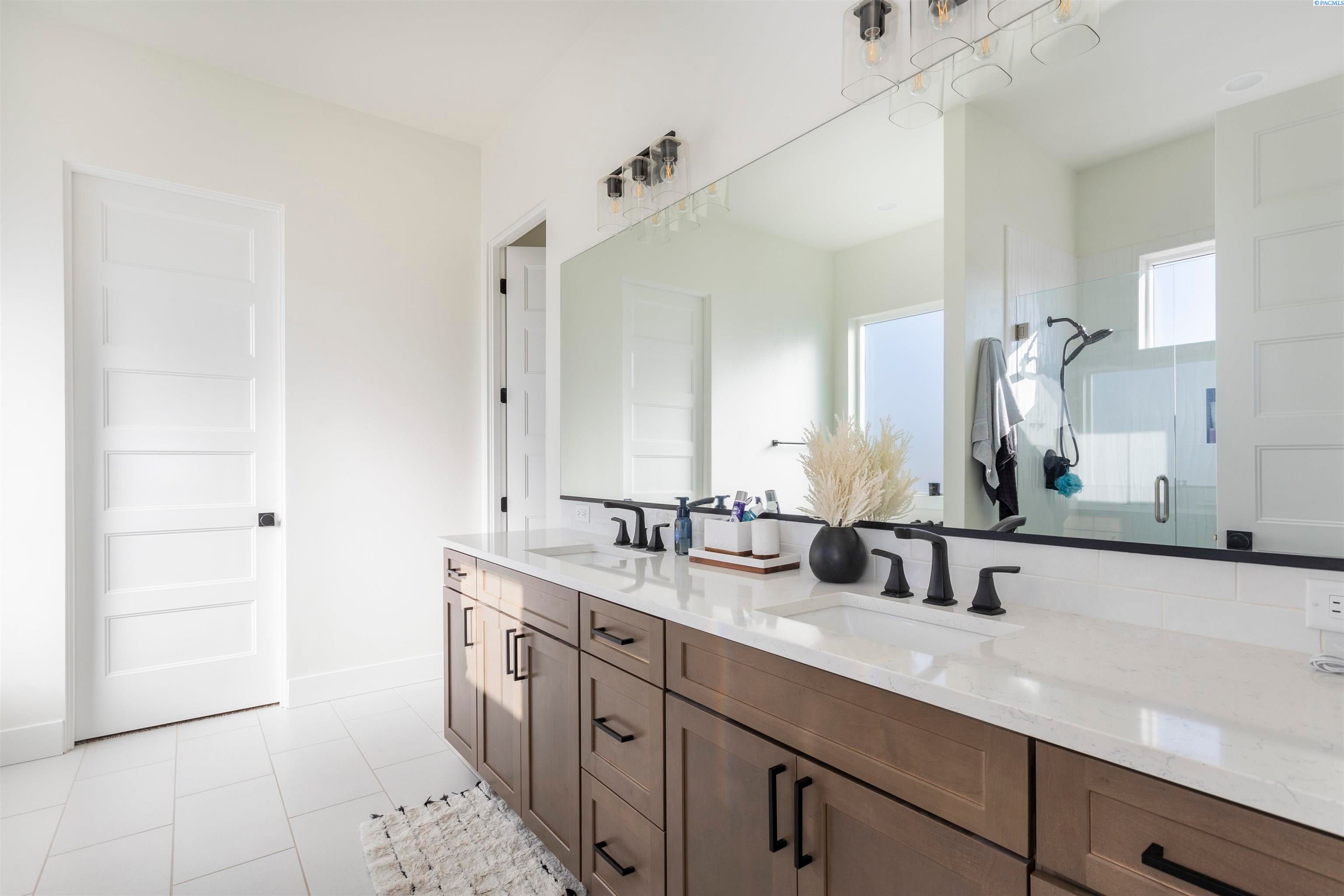 Kennewick, Washington, 99338, United States, 4 Bedrooms Bedrooms, ,3 BathroomsBathrooms,Residential,For Sale,2010743