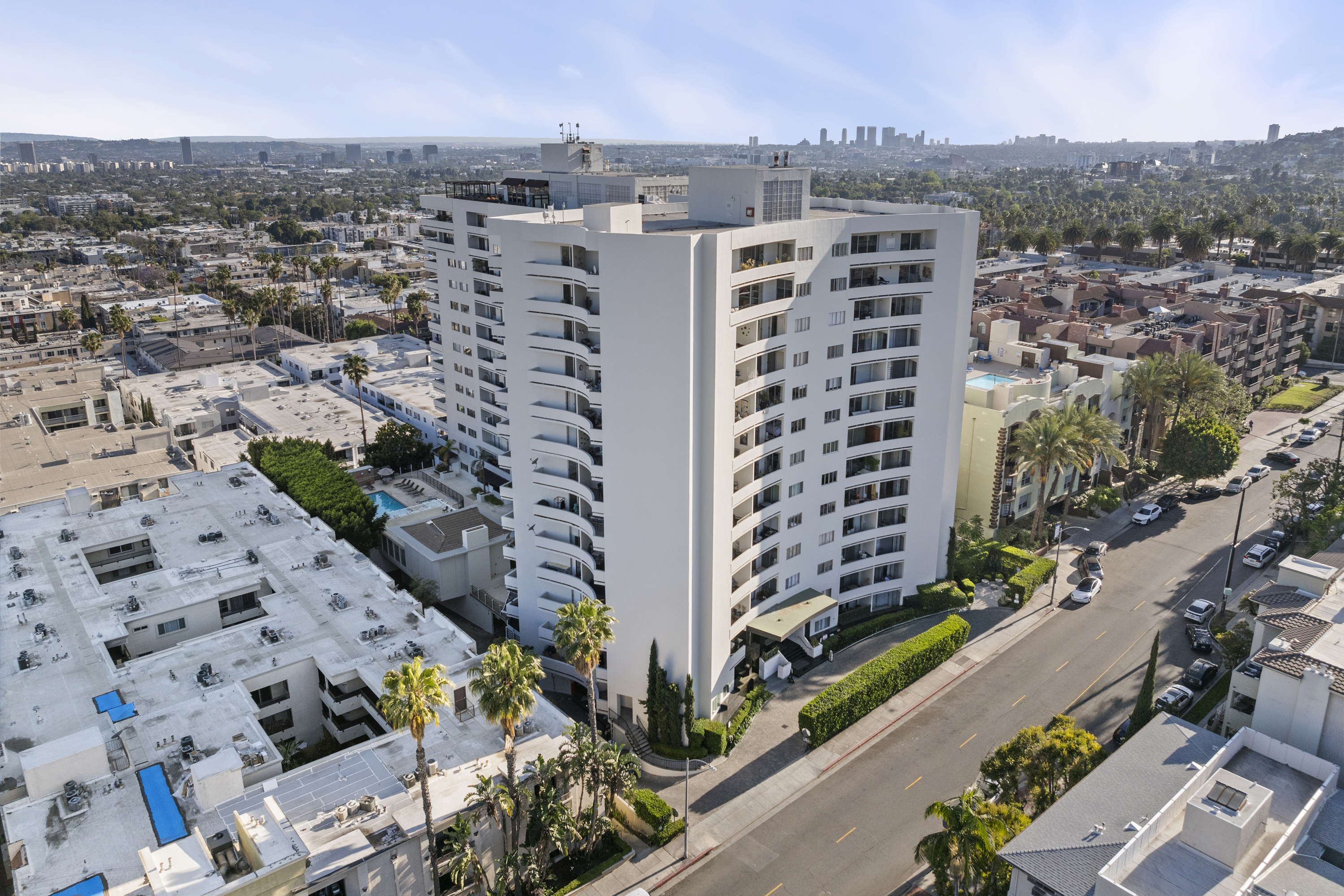  7250 Franklin Ave - 物件實景