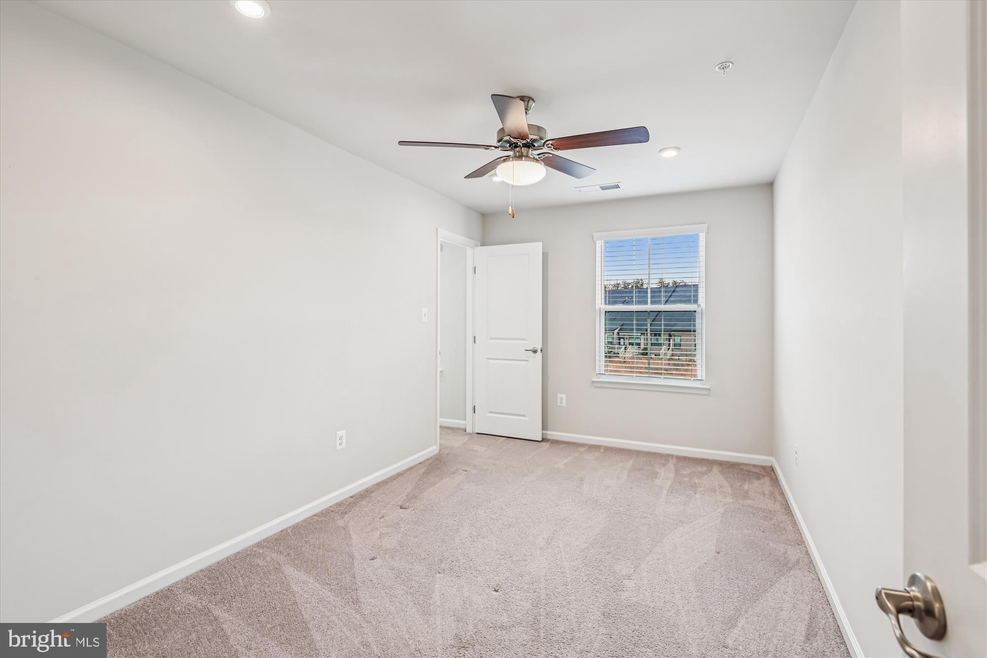 Glen Burnie, Maryland, 21060, United States, 4 Bedrooms Bedrooms, ,4 BathroomsBathrooms,Residential,For Sale,2010284