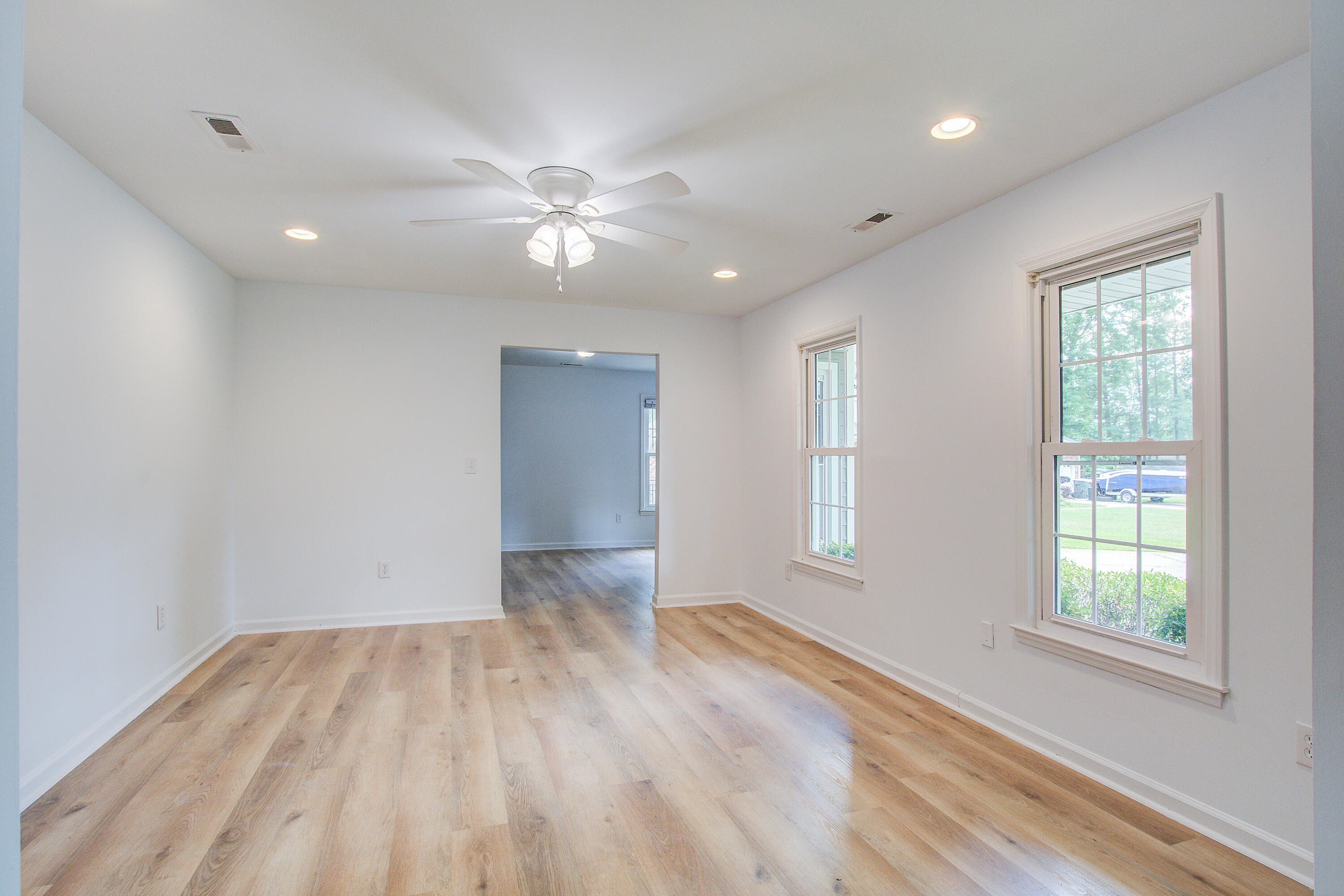 Hanahan, South Carolina, 29410, United States, 3 Bedrooms Bedrooms, ,3 BathroomsBathrooms,Residential,For Sale,1819163