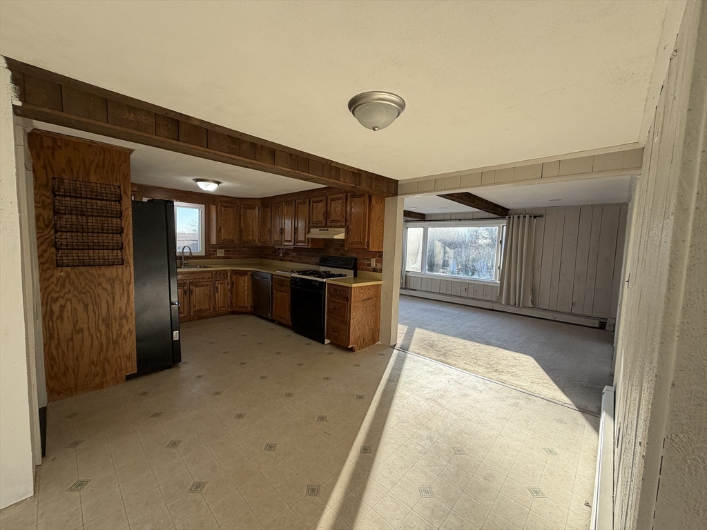 Methuen, Massachusetts, 01844, United States, 3 Bedrooms Bedrooms, ,2 BathroomsBathrooms,Residential,For Sale,2010745