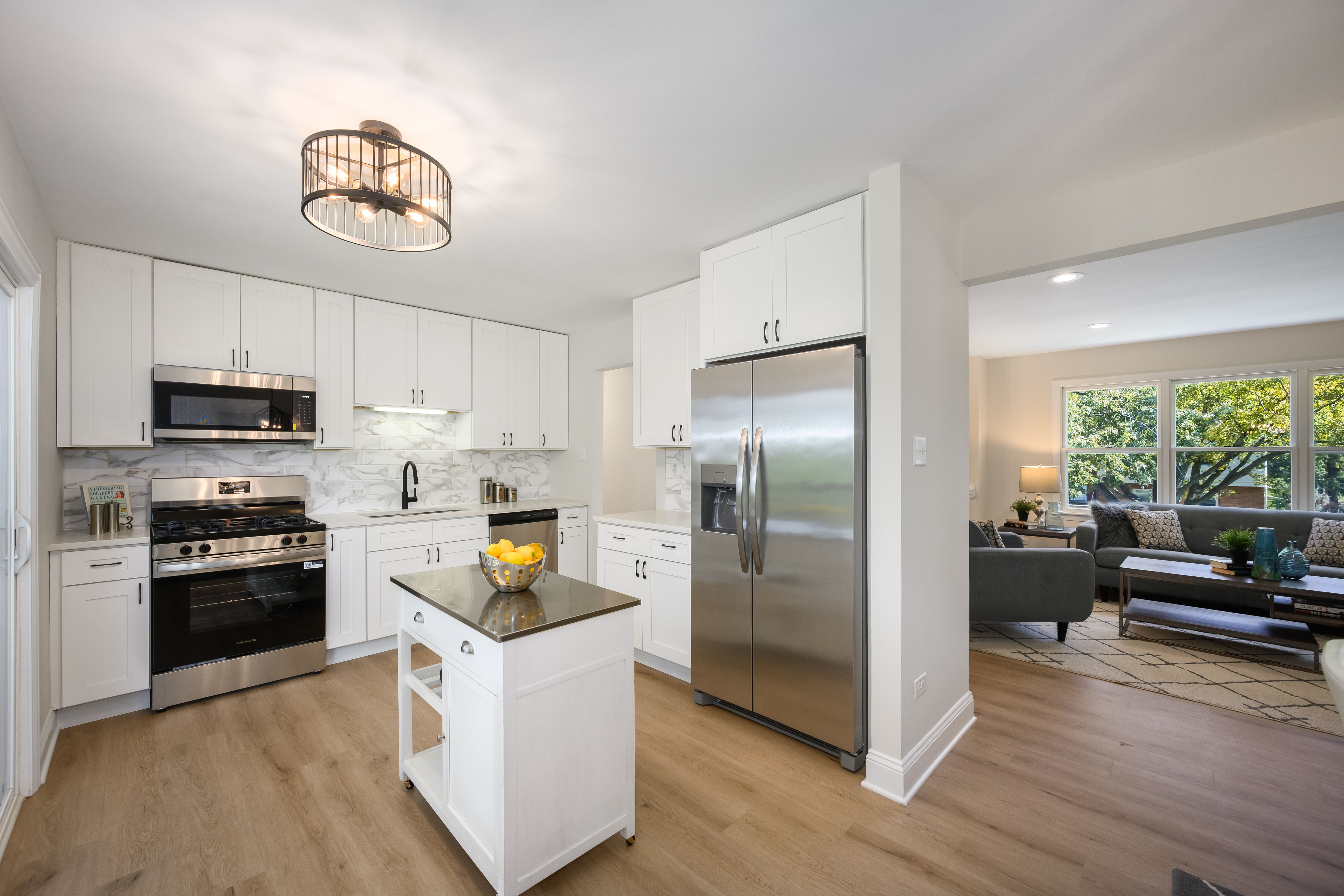  Welcome to This Beautifully Updated Split-Level Home in Richton Park - 物件實景