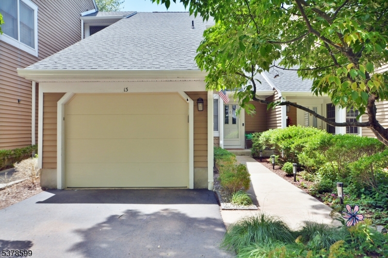 Bedminster Twp., New Jersey, 07921, United States, 3 Bedrooms Bedrooms, ,4 BathroomsBathrooms,Residential,For Sale,1989637