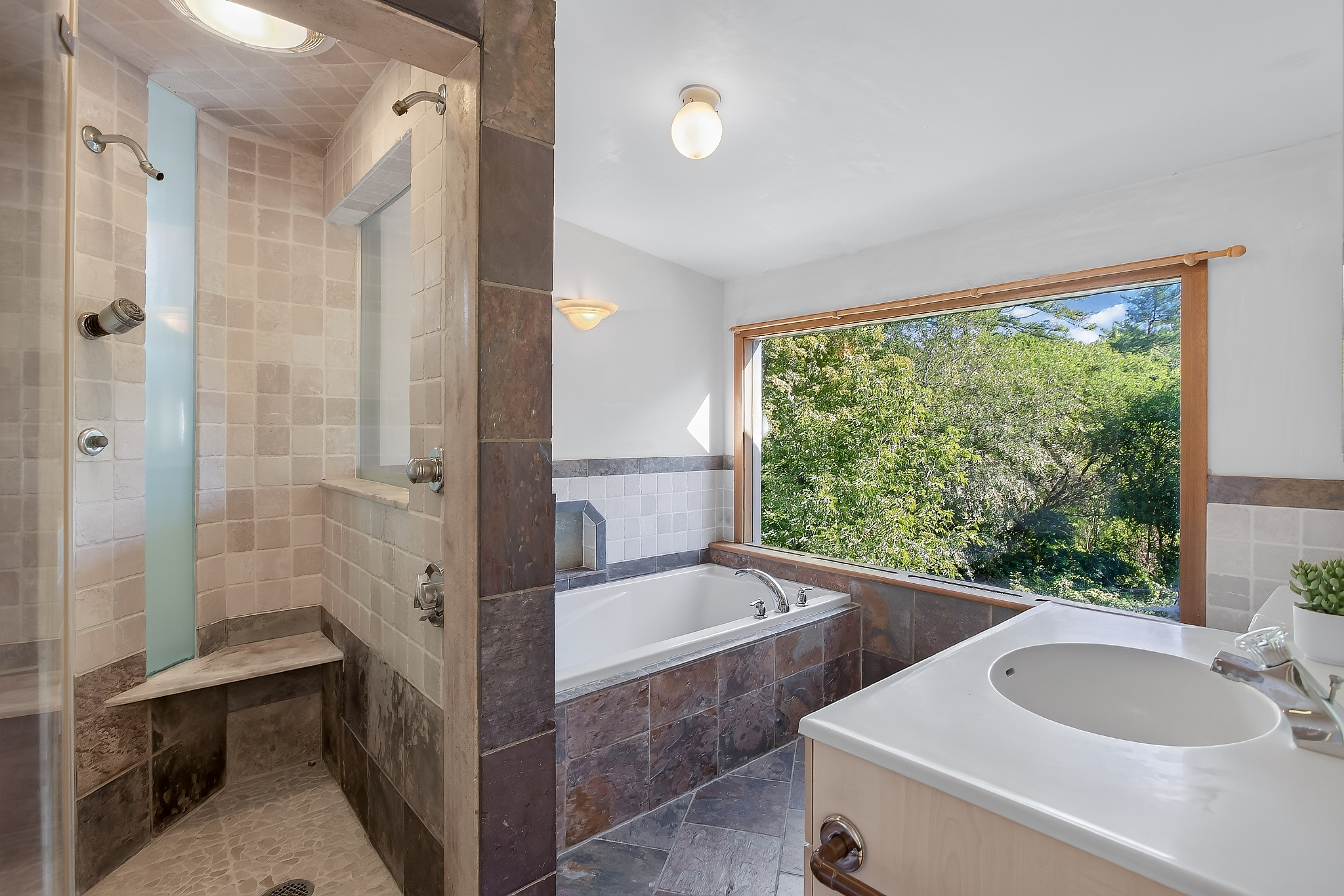 Light-Filled Contemporary Retreat Moments from Downtown - 物件實景