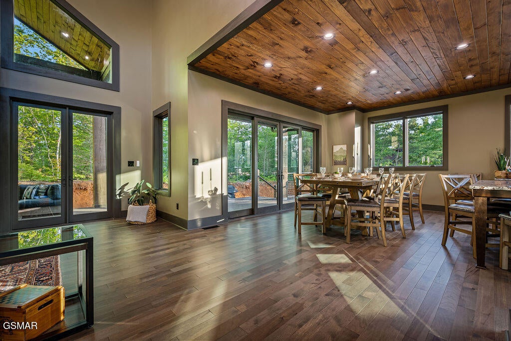 Gatlinburg, Tennessee, 37738, United States, 3 Bedrooms Bedrooms, ,5 BathroomsBathrooms,Residential,For Sale,2034960