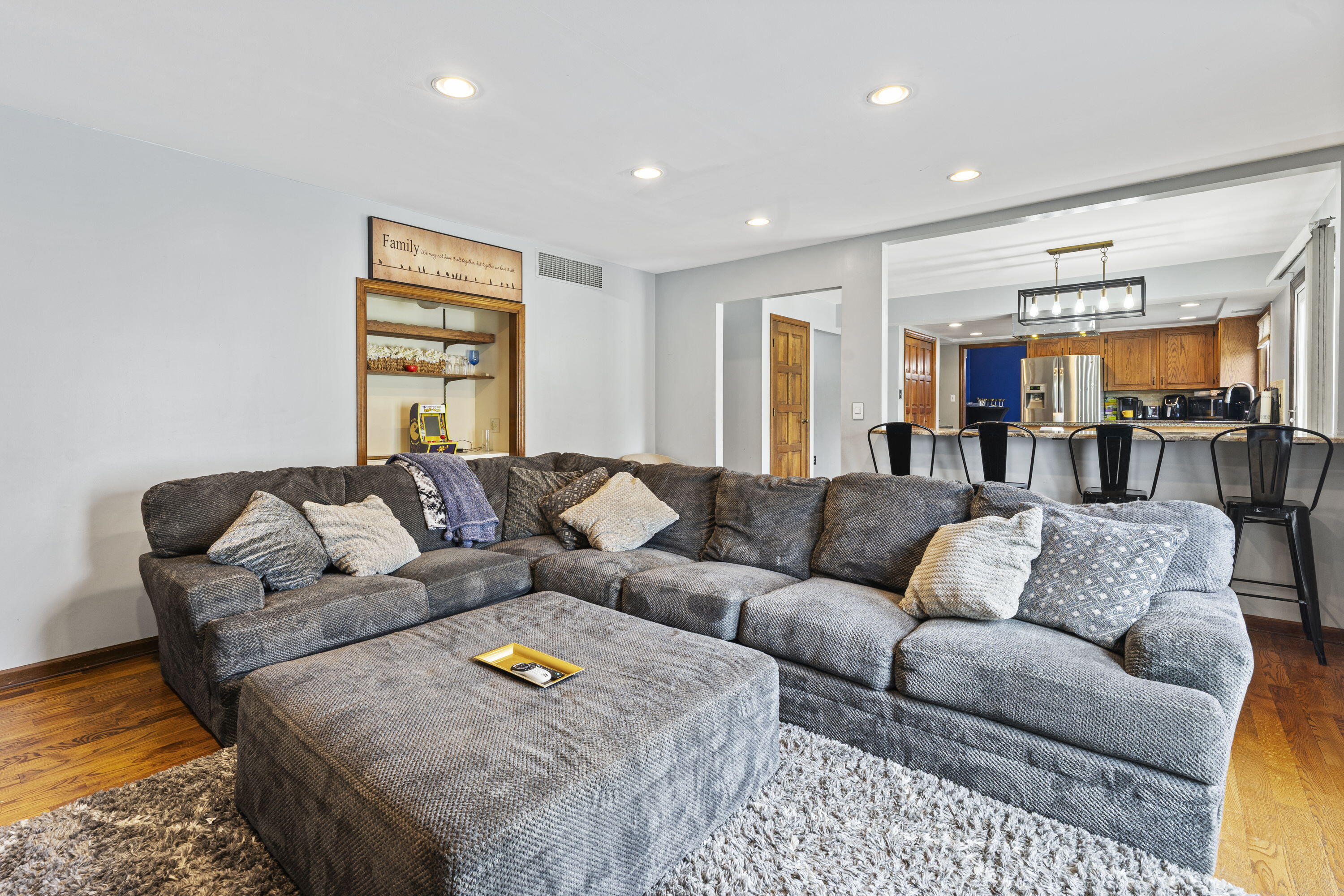 Munster, Indiana, 46321, United States, 4 Bedrooms Bedrooms, ,4 BathroomsBathrooms,Residential,For Sale,1957451