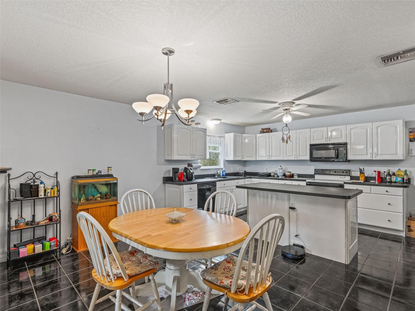 Bushnell, Florida, 33513, United States, 2 Bedrooms Bedrooms, ,2 BathroomsBathrooms,Residential,For Sale,1927706