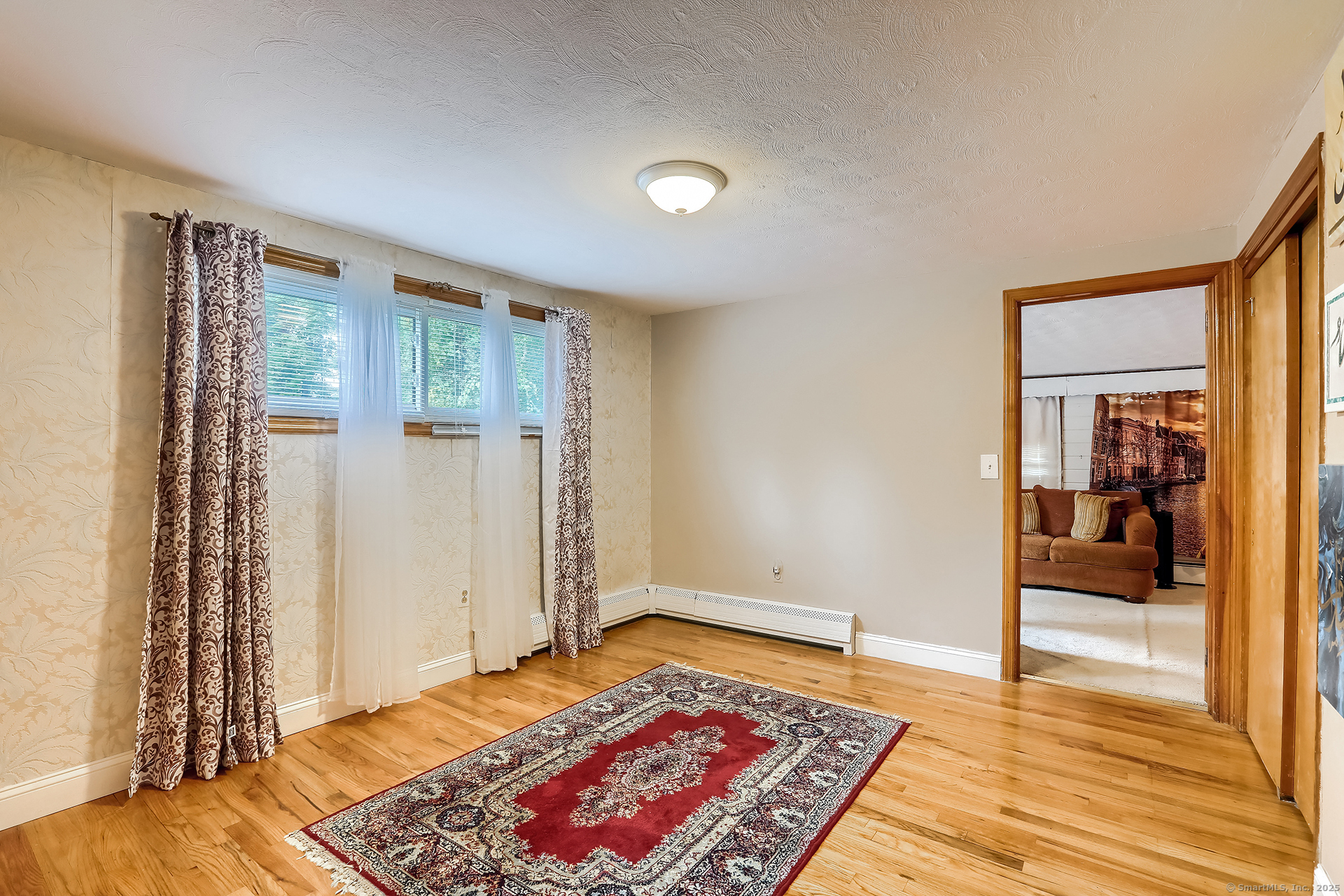 Brookfield, Connecticut, 06804, United States, 4 Bedrooms Bedrooms, ,2 BathroomsBathrooms,Residential,For Sale,1730338